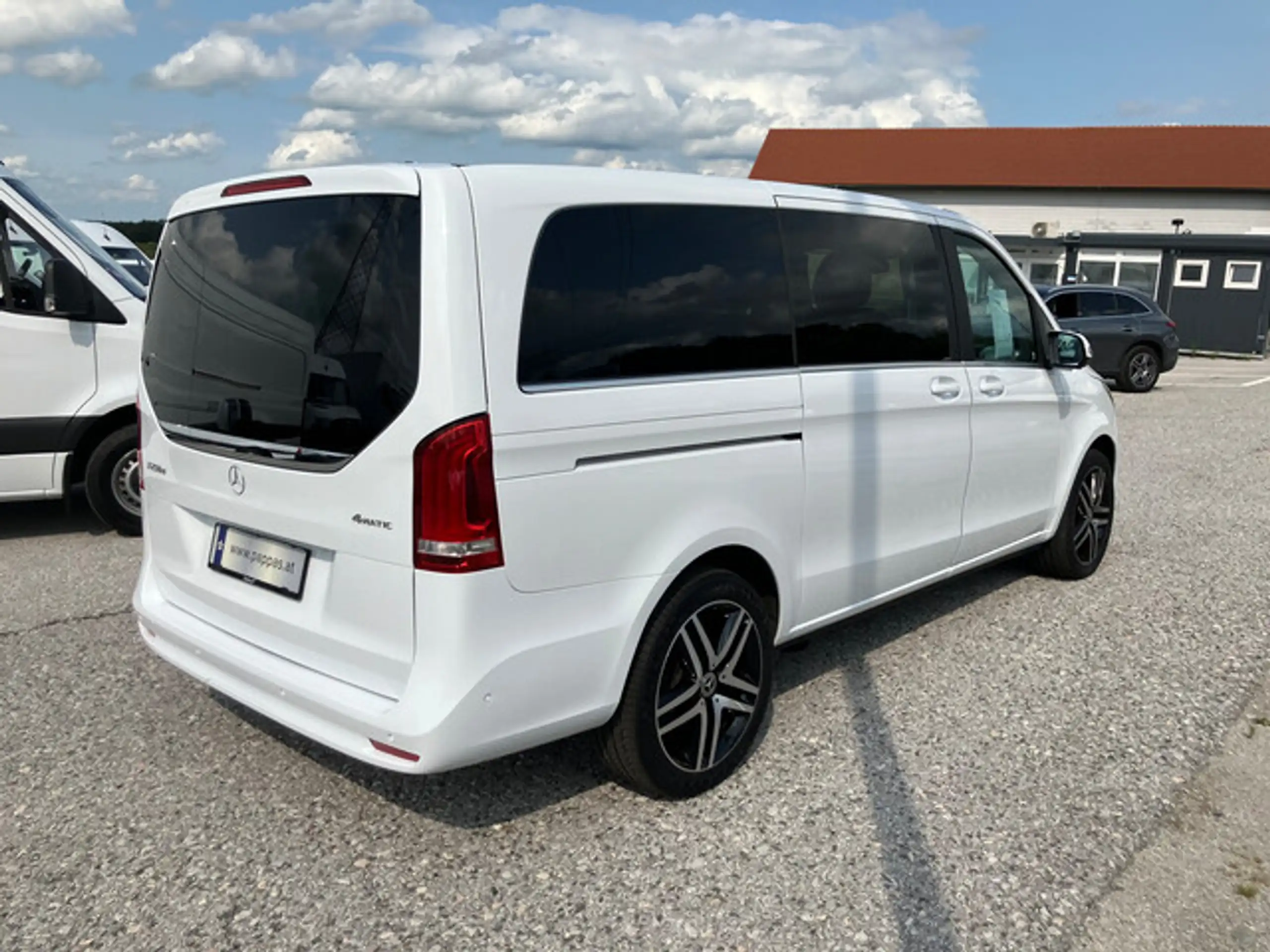 Mercedes-Benz - V 250