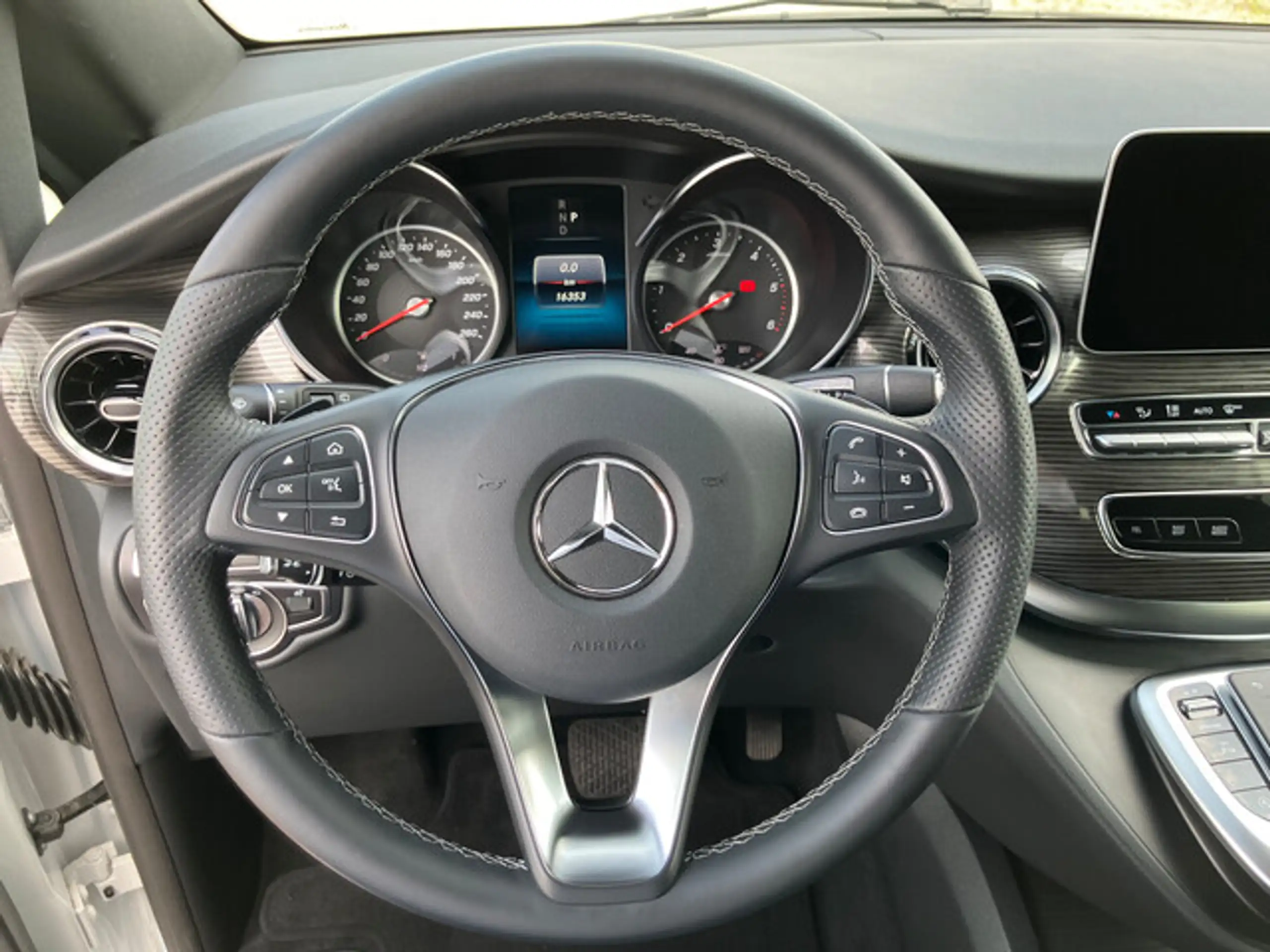 Mercedes-Benz - V 250