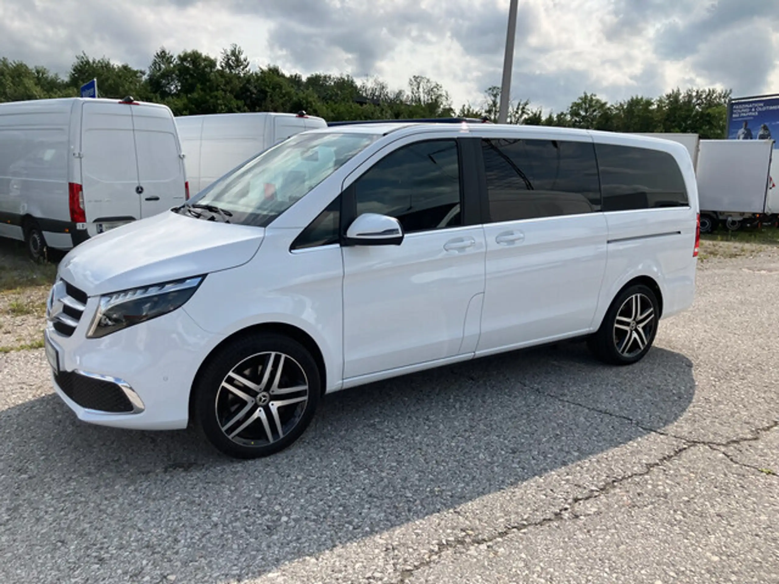 Mercedes-Benz - V 250