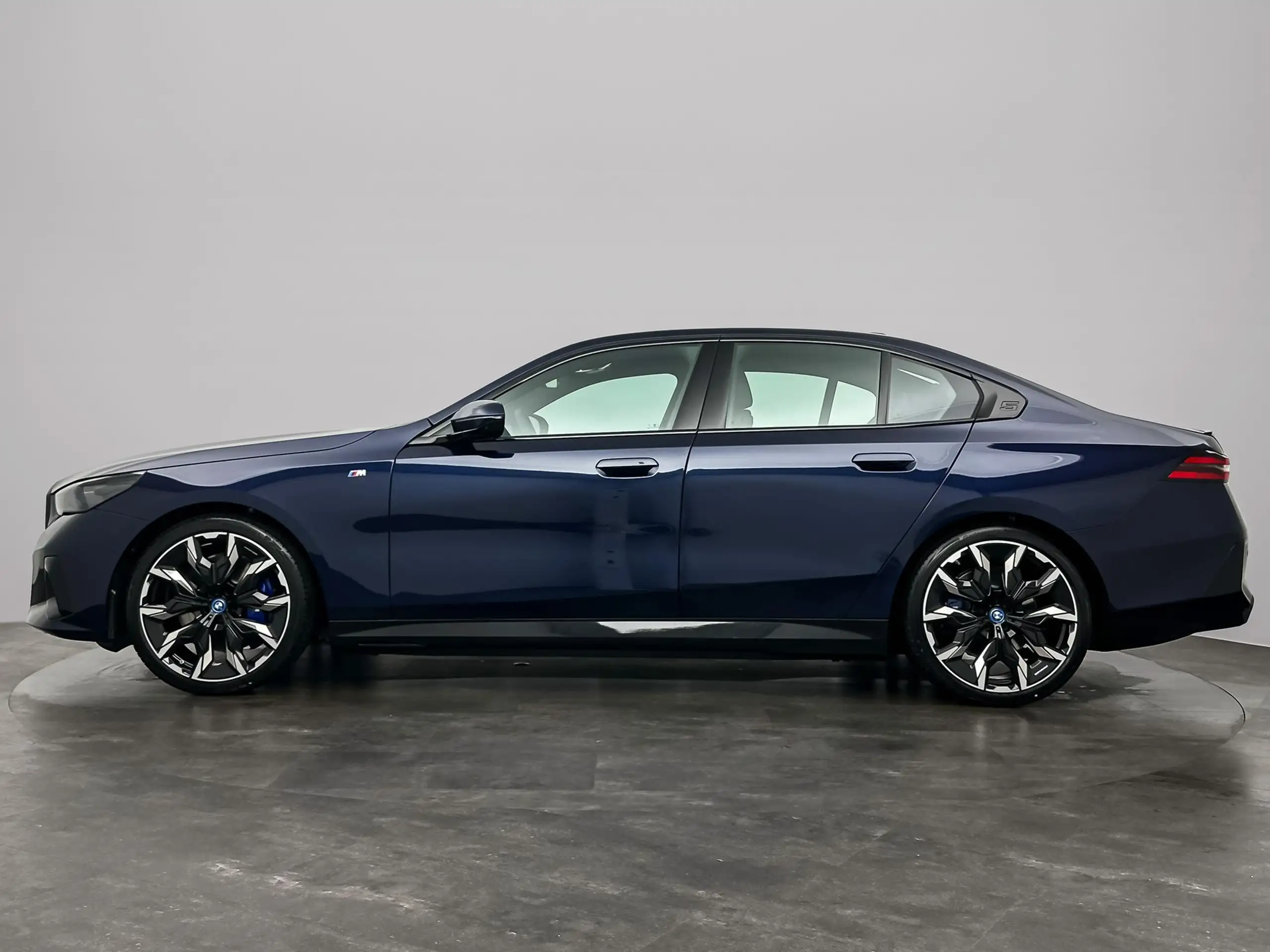 BMW - i5