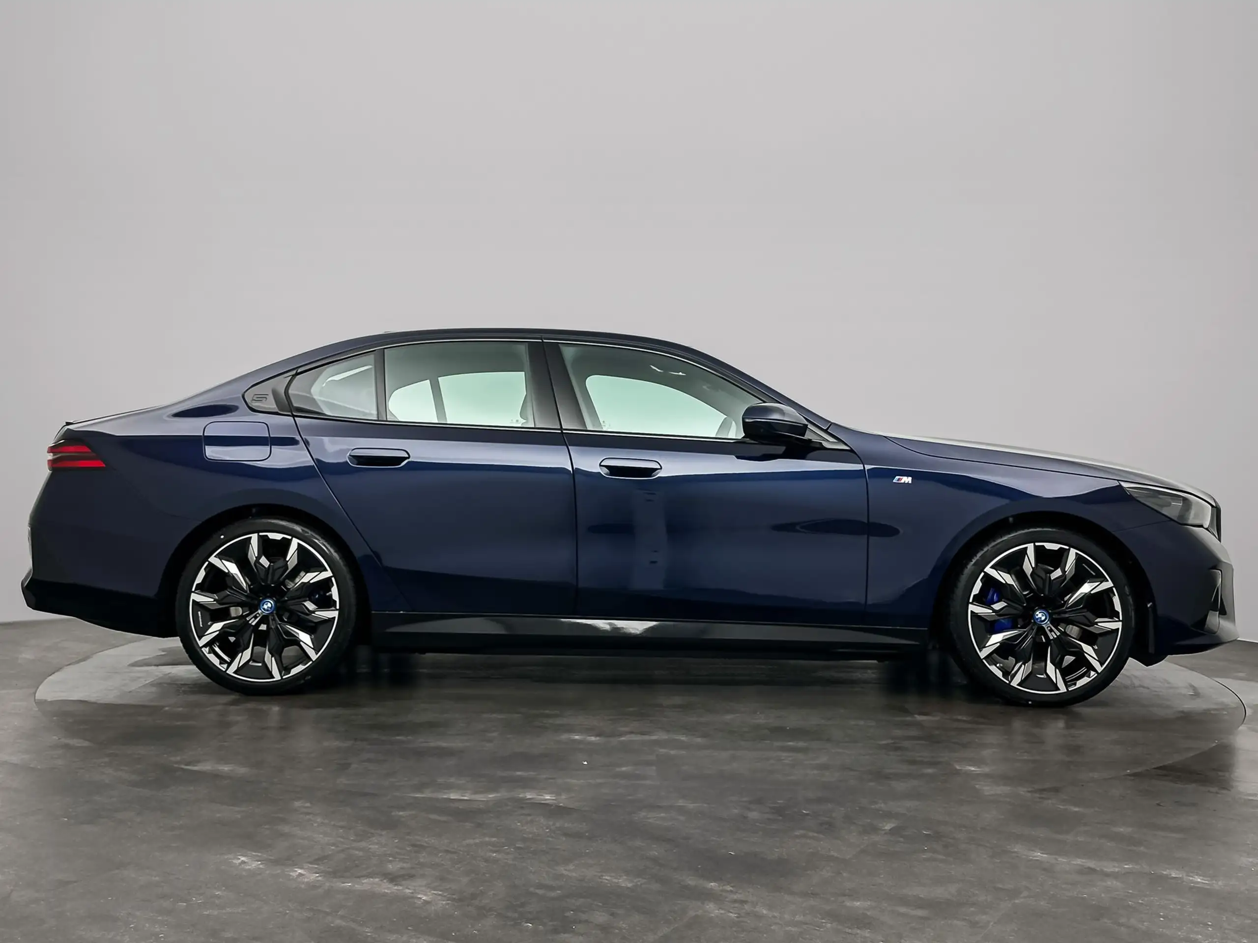 BMW - i5