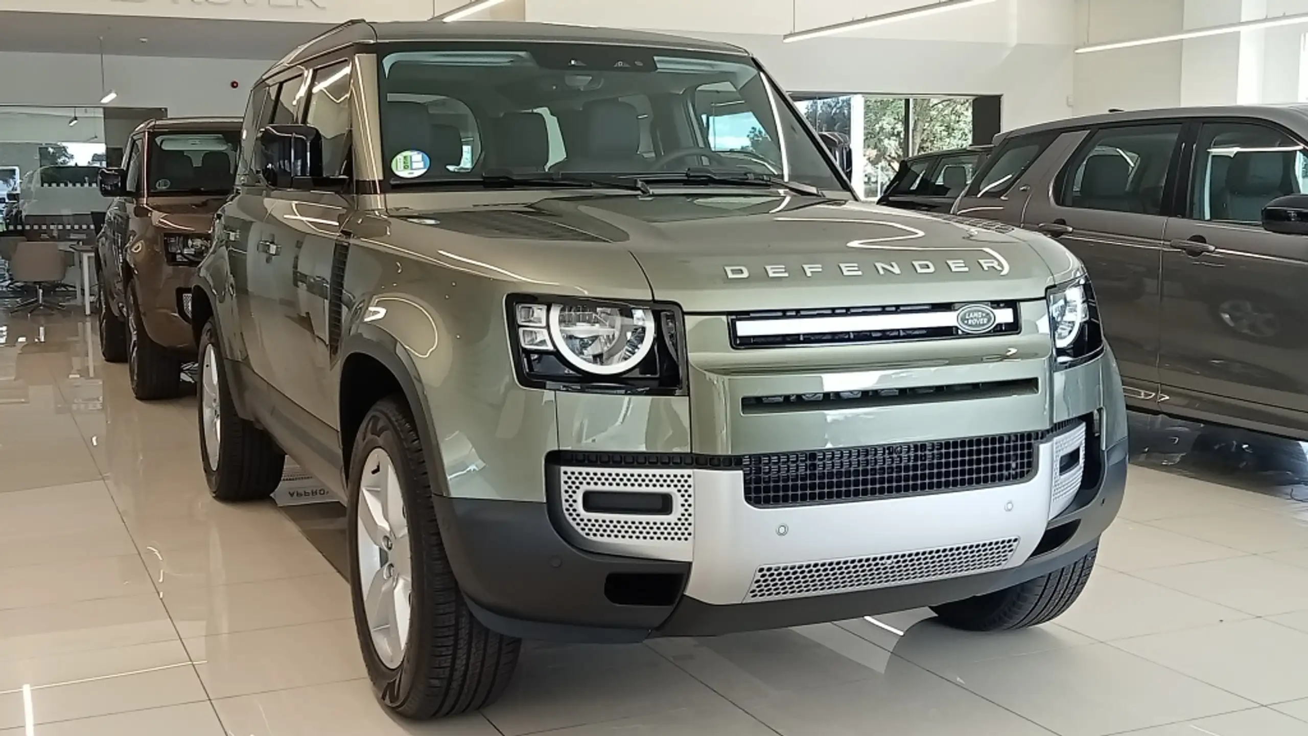 Land Rover - Defender