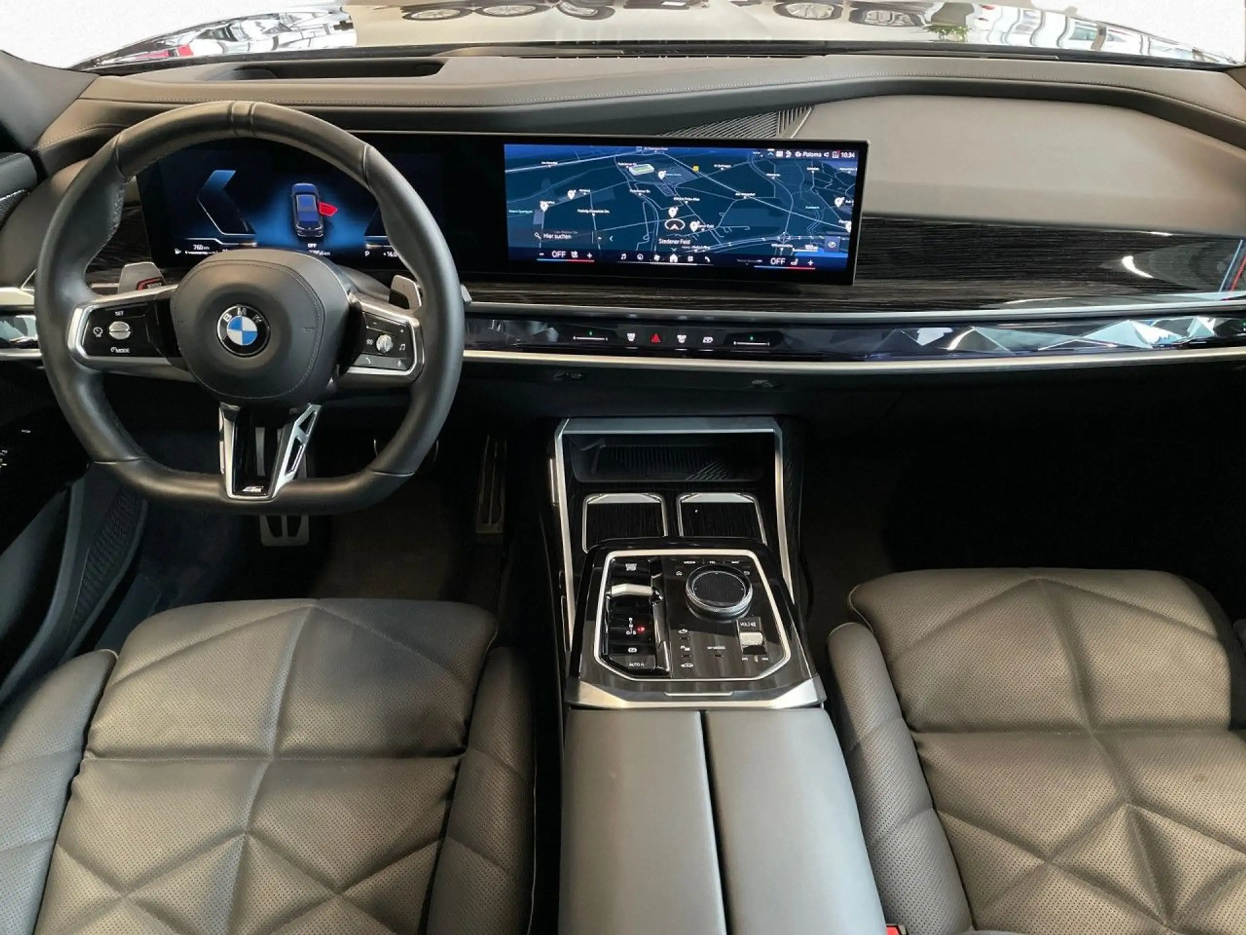 BMW - 740