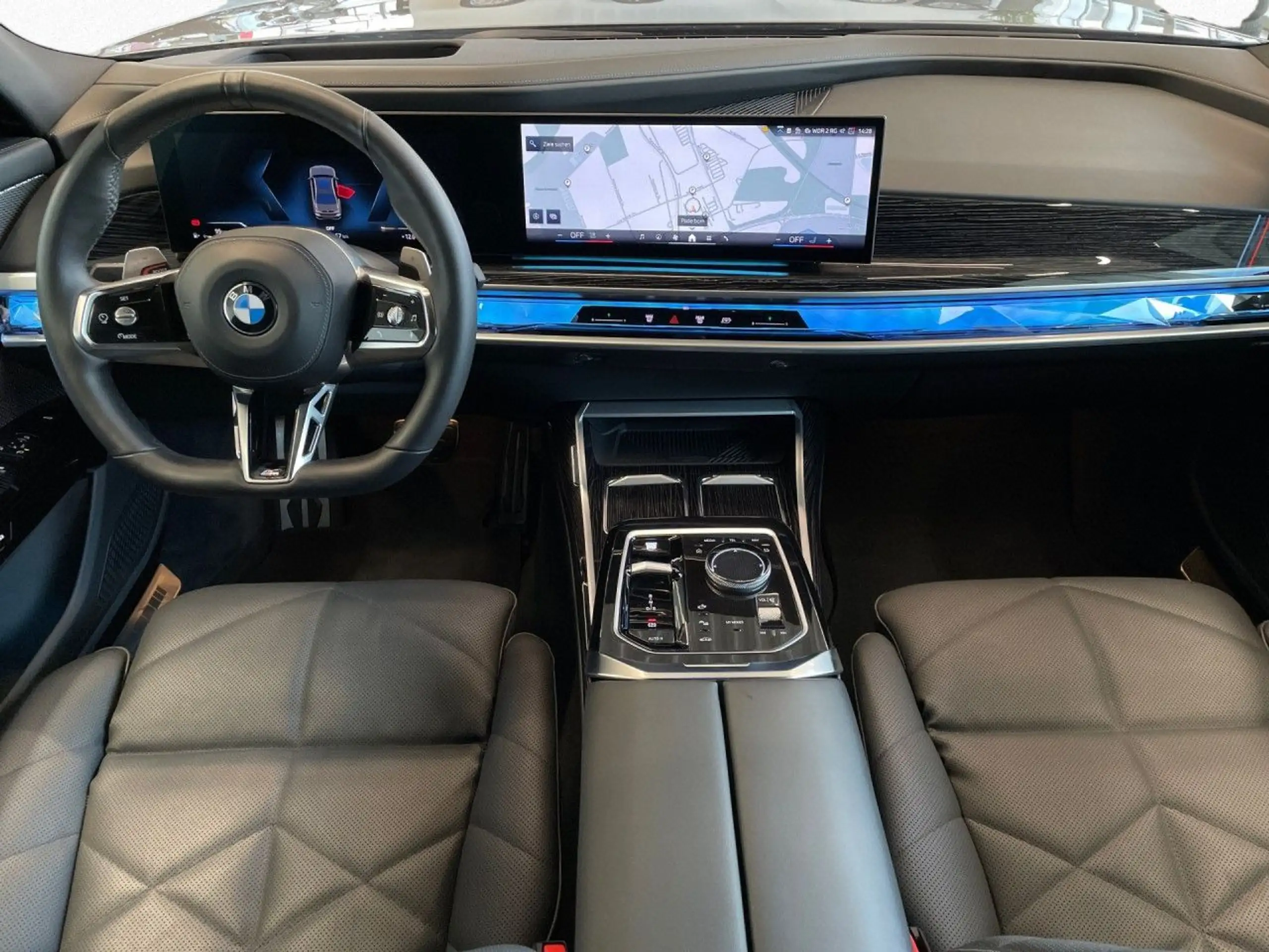 BMW - 740