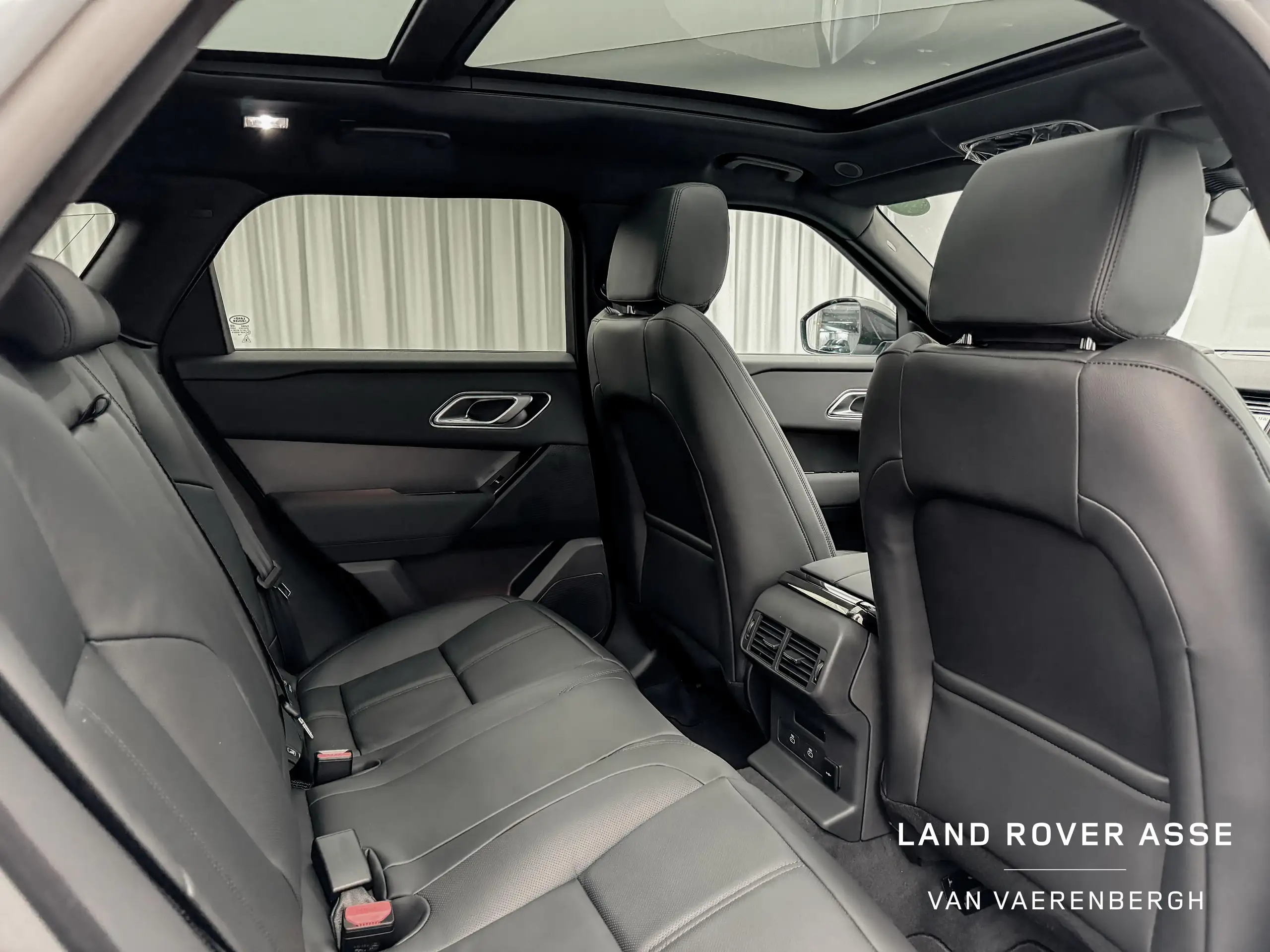 Land Rover - Range Rover Velar