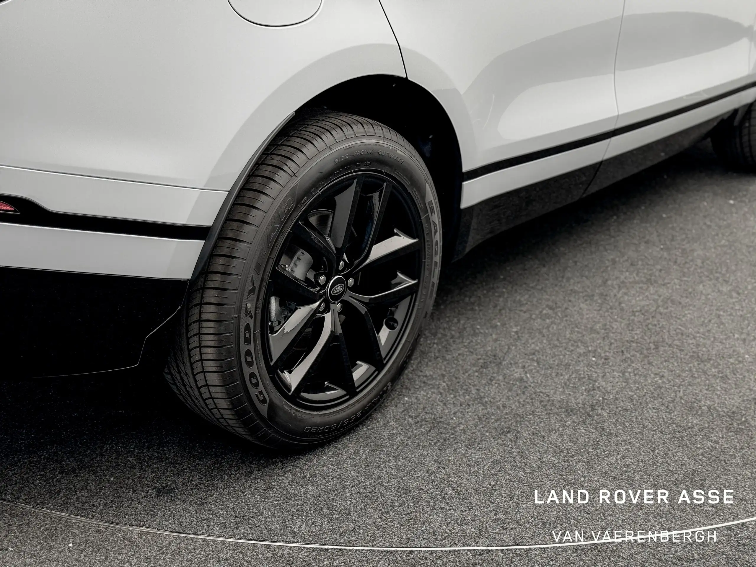 Land Rover - Range Rover Velar