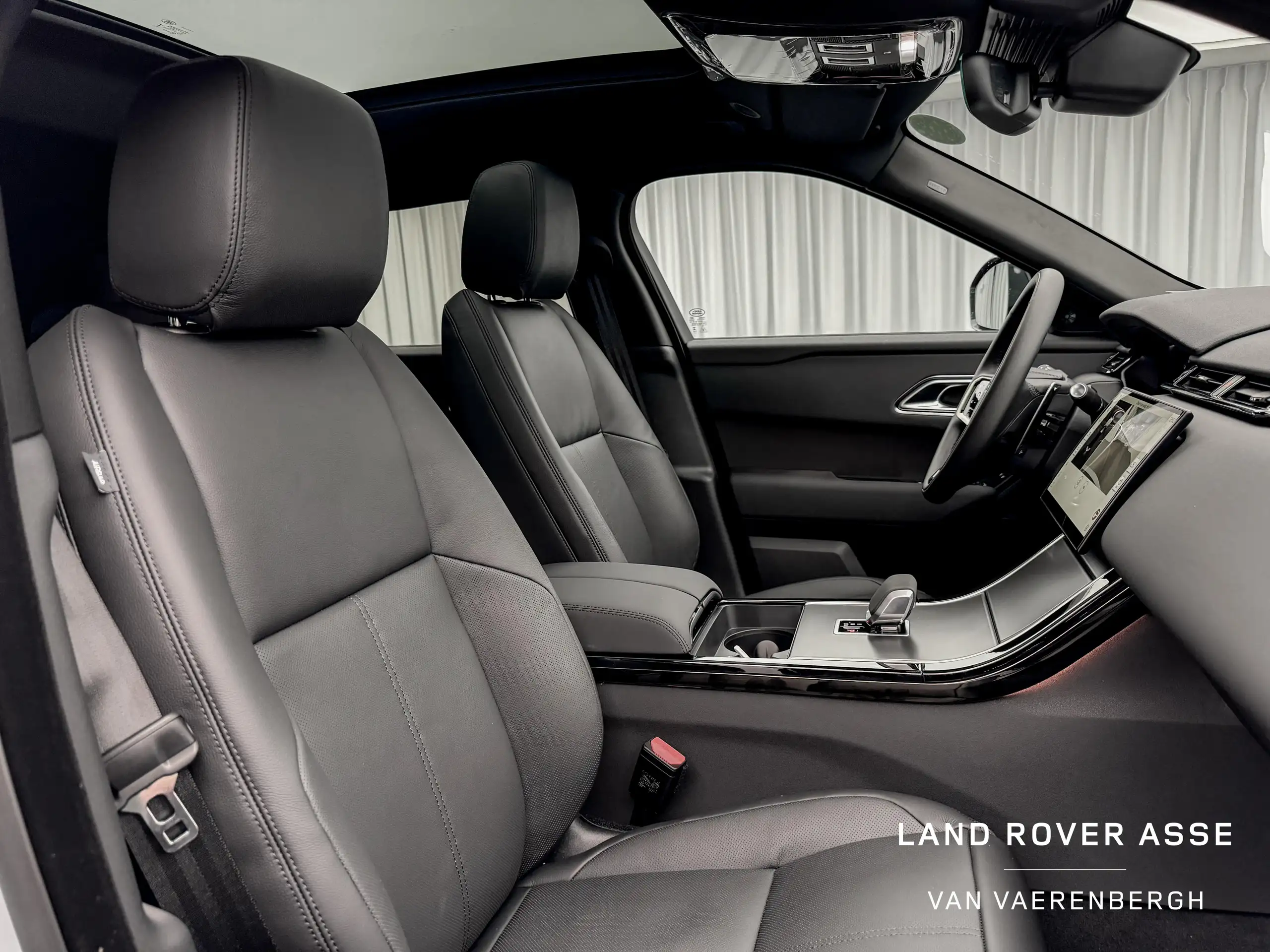 Land Rover - Range Rover Velar