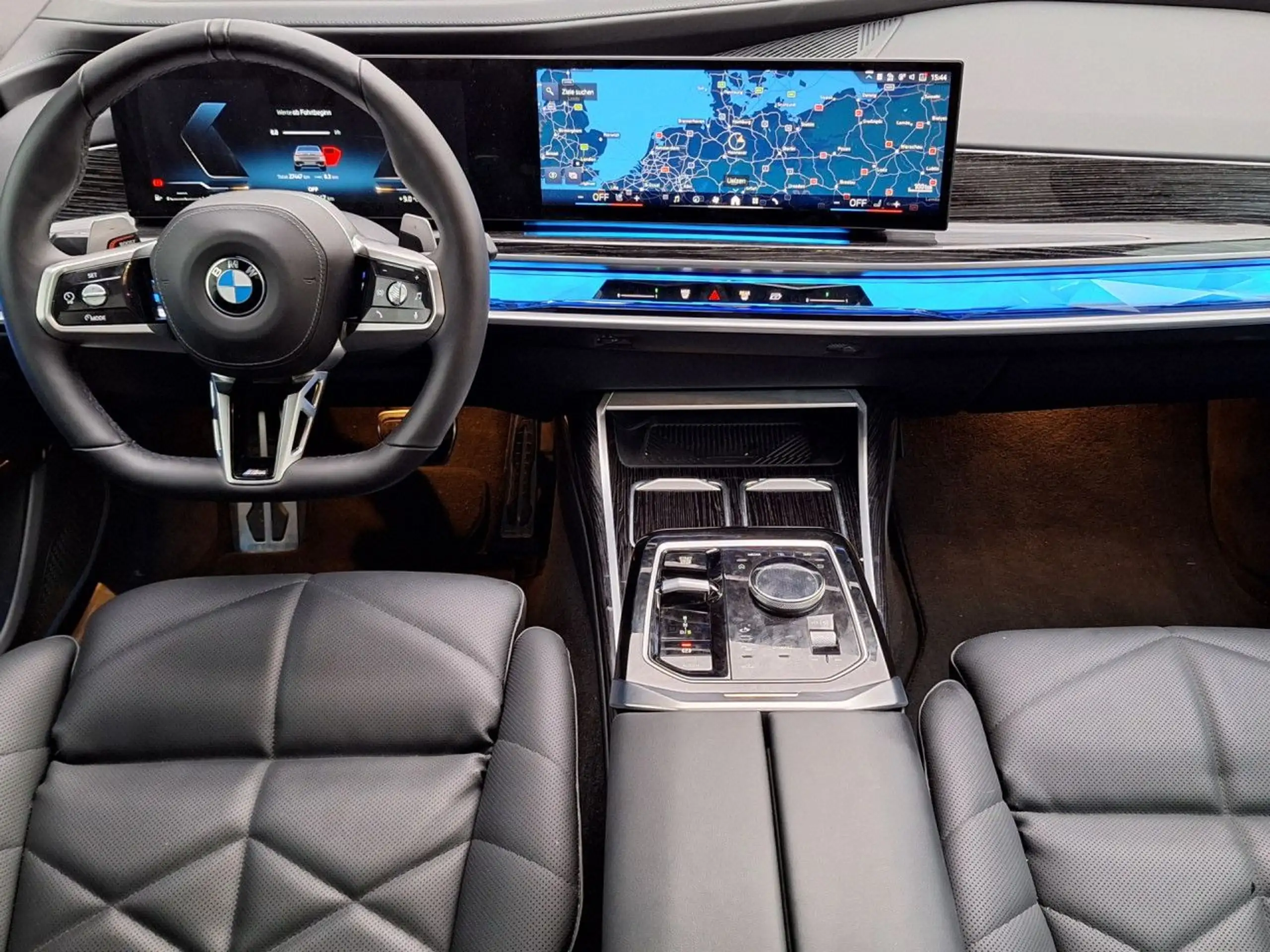 BMW - 740