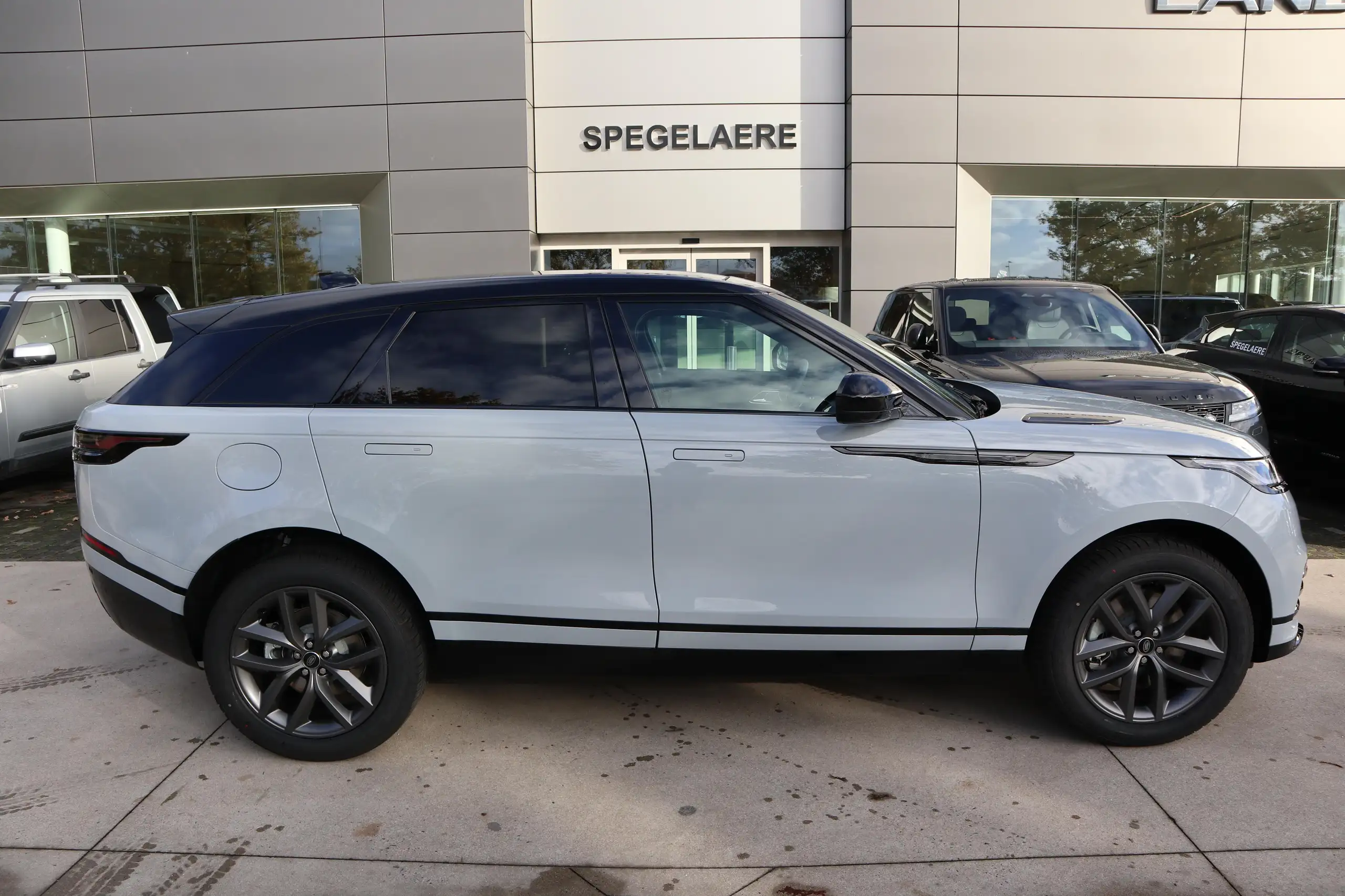 Land Rover - Range Rover Velar