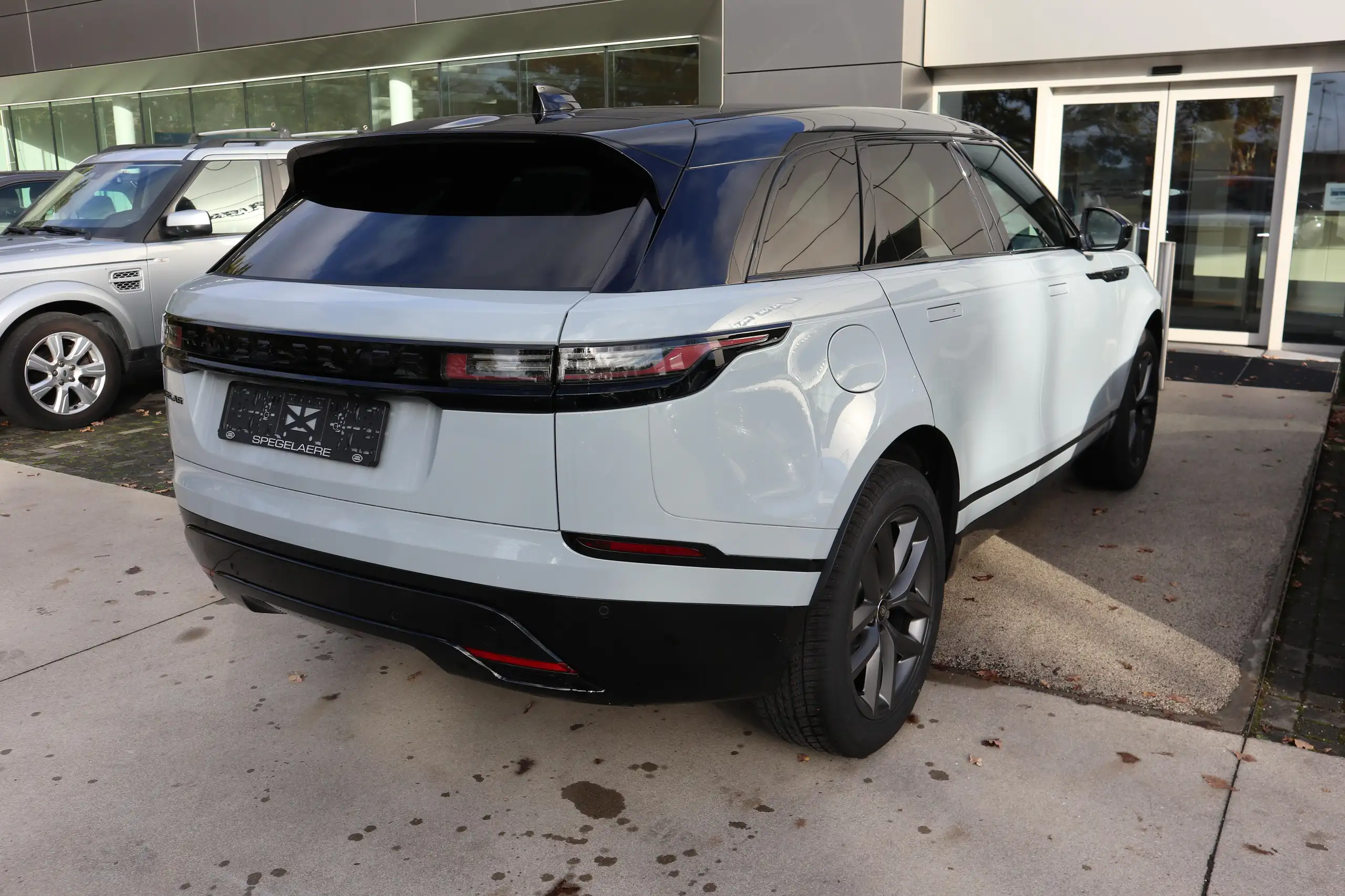 Land Rover - Range Rover Velar