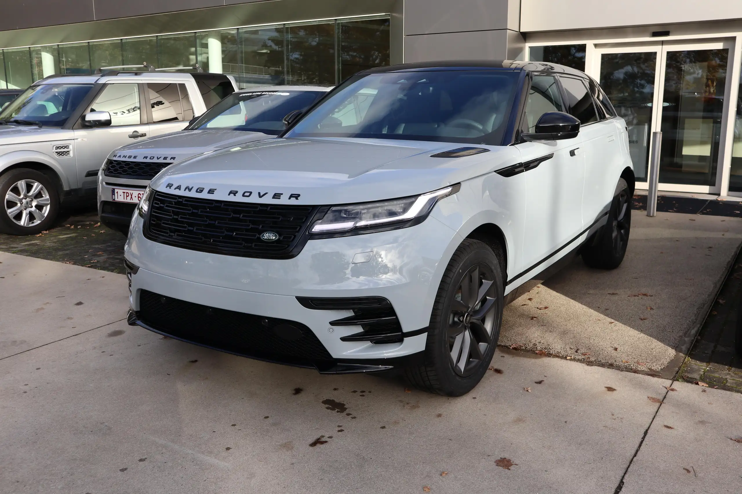 Land Rover - Range Rover Velar