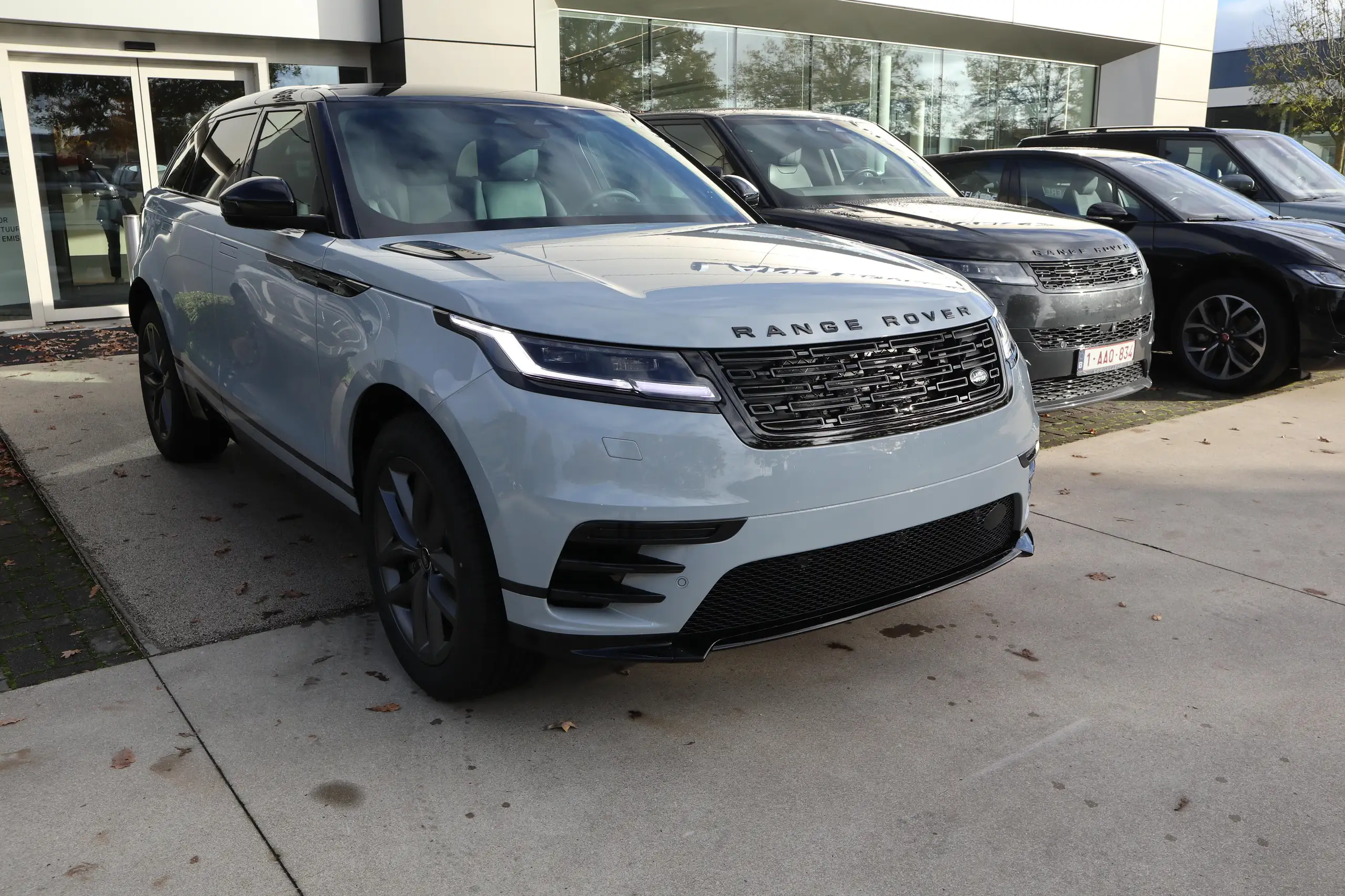 Land Rover - Range Rover Velar