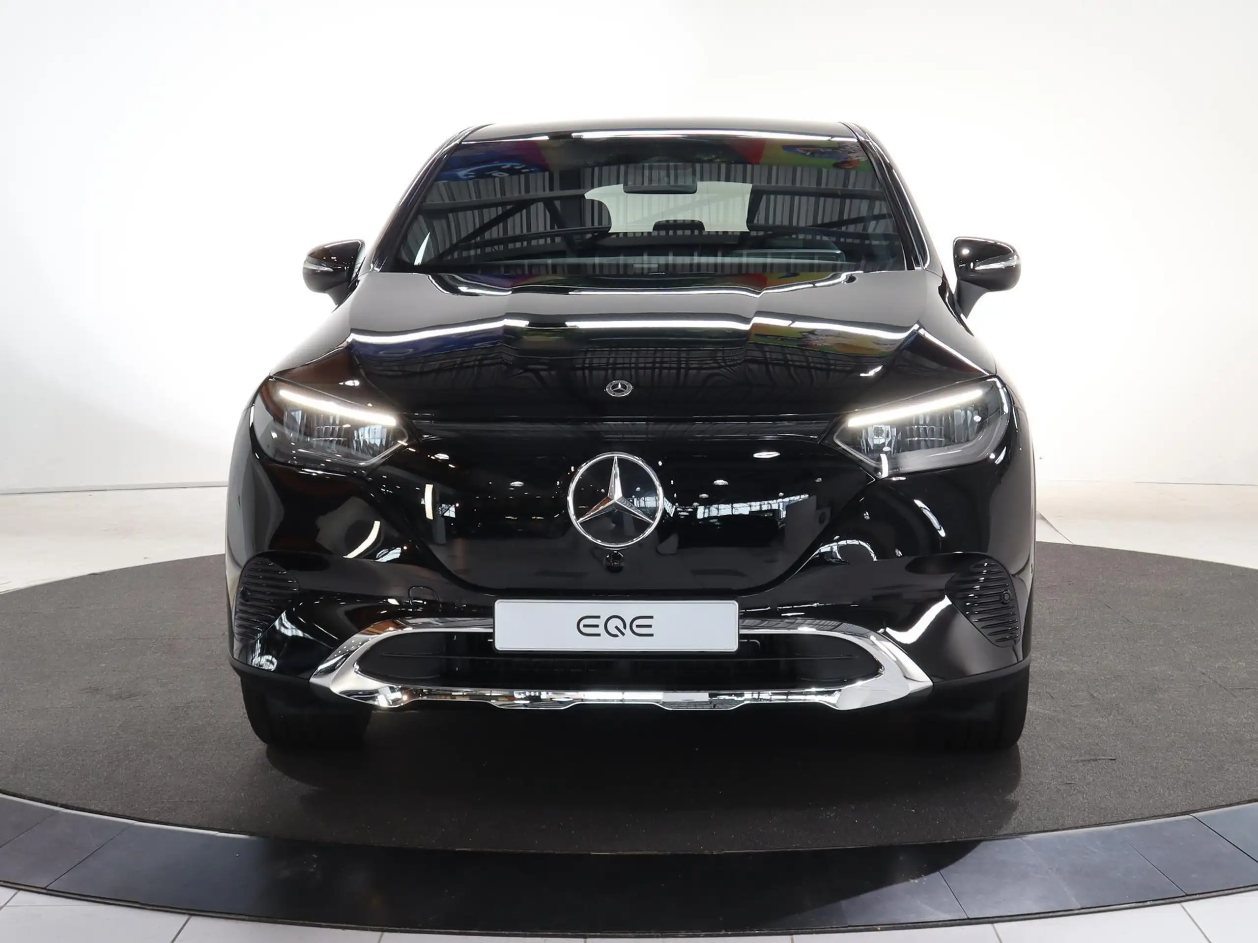 Mercedes-Benz - EQE SUV