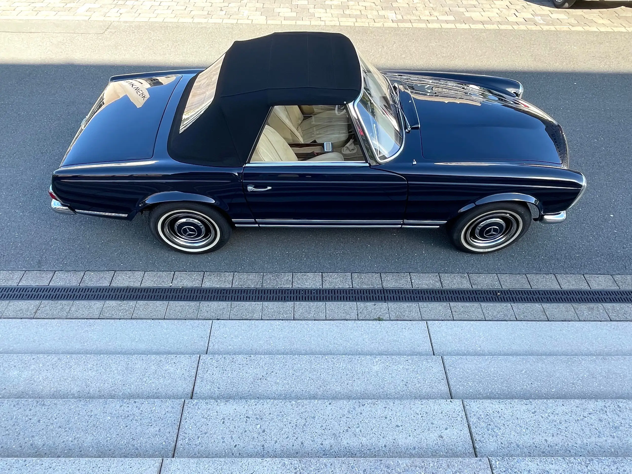 Mercedes-Benz - SL 230