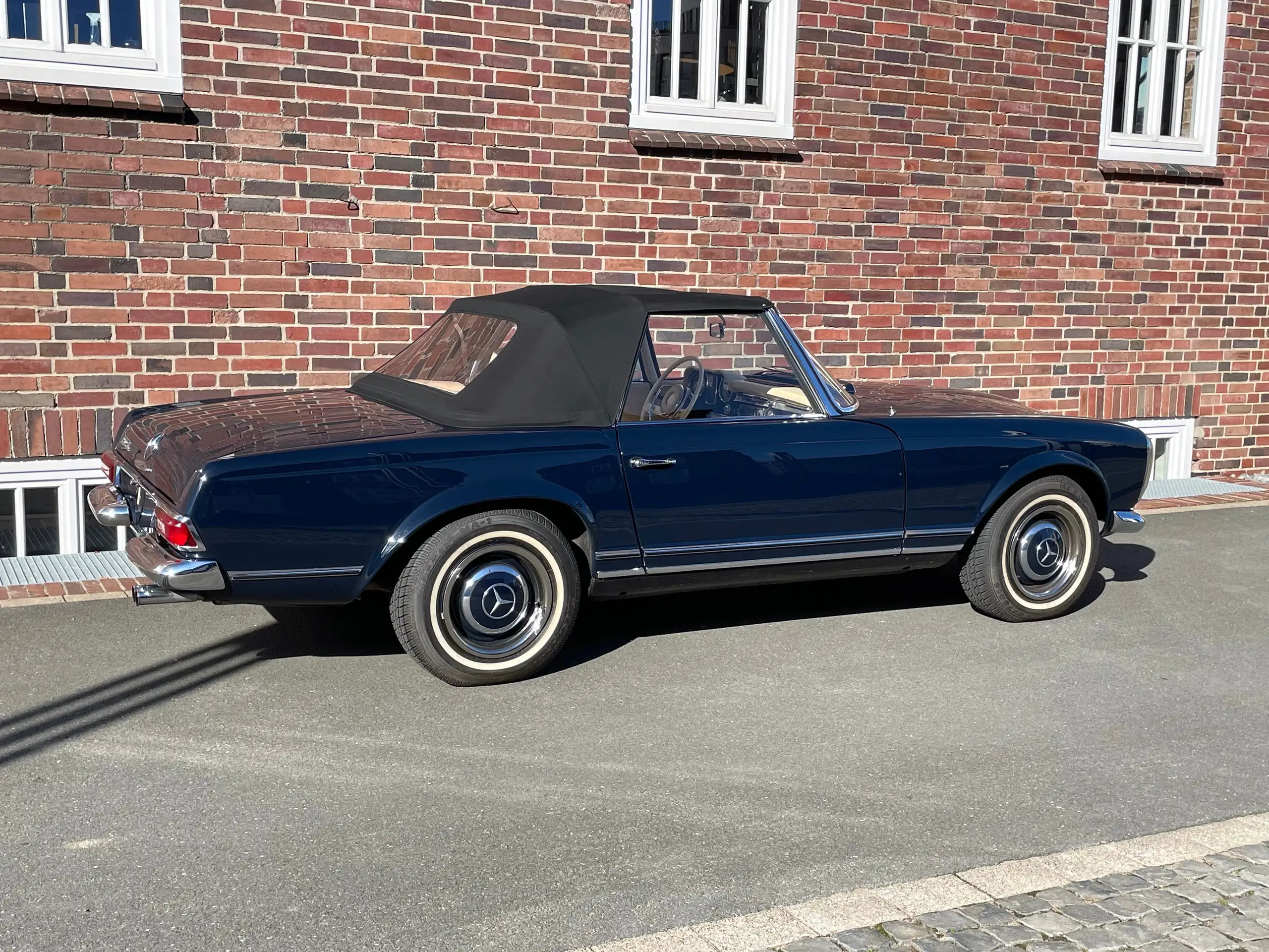 Mercedes-Benz - SL 230