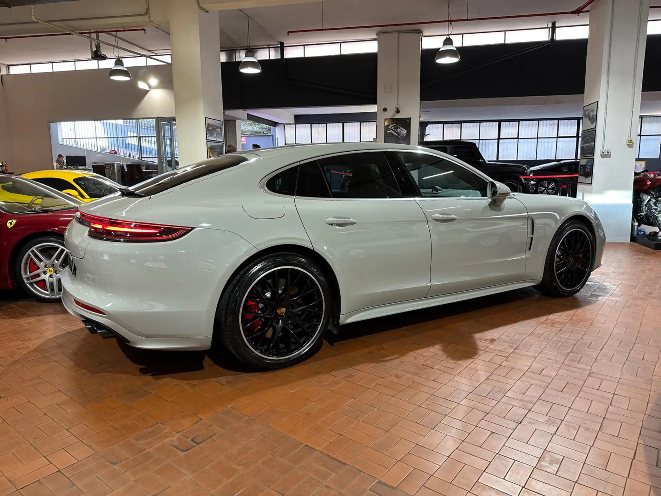 Porsche - Panamera