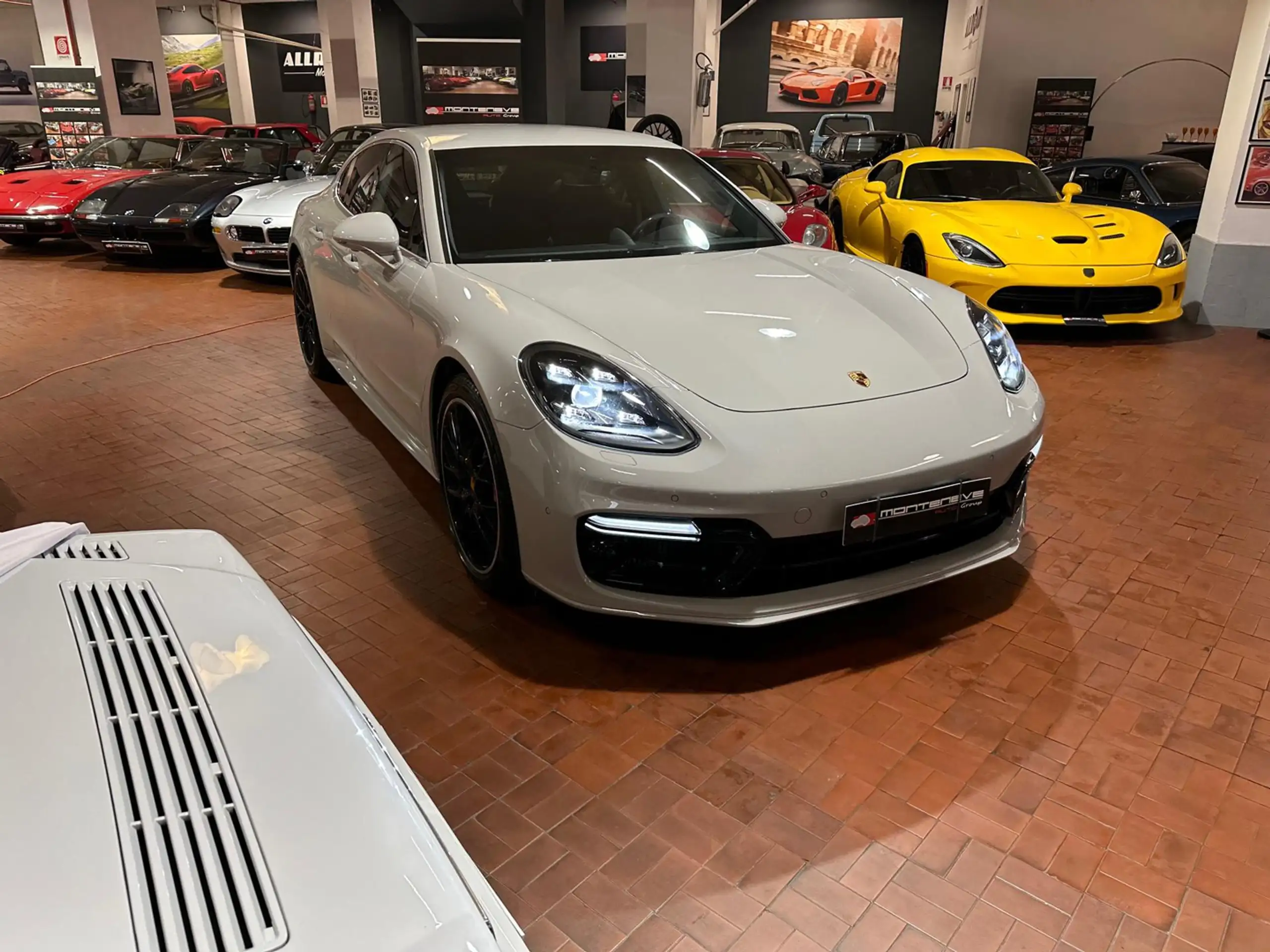 Porsche - Panamera