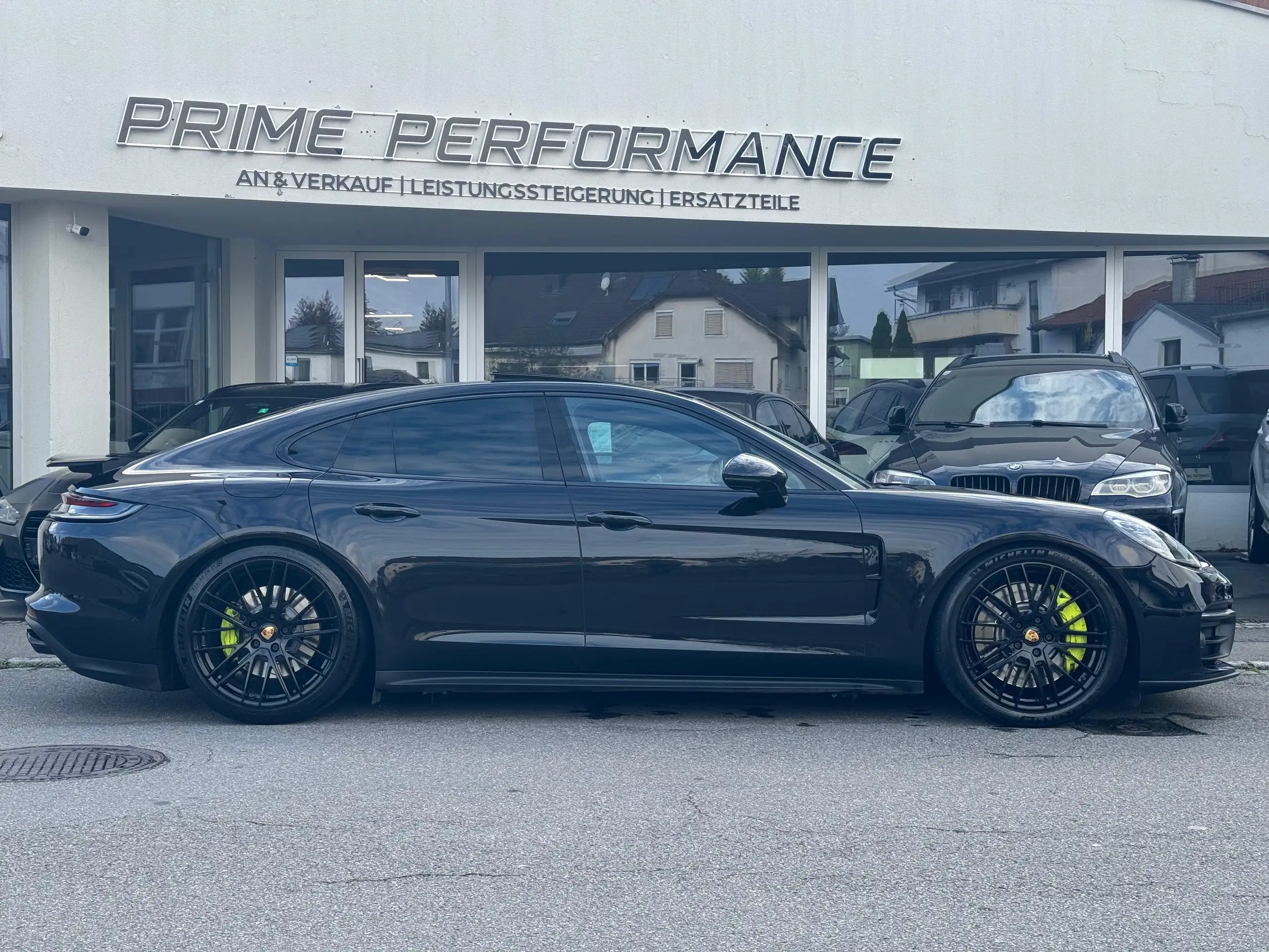 Porsche - Panamera