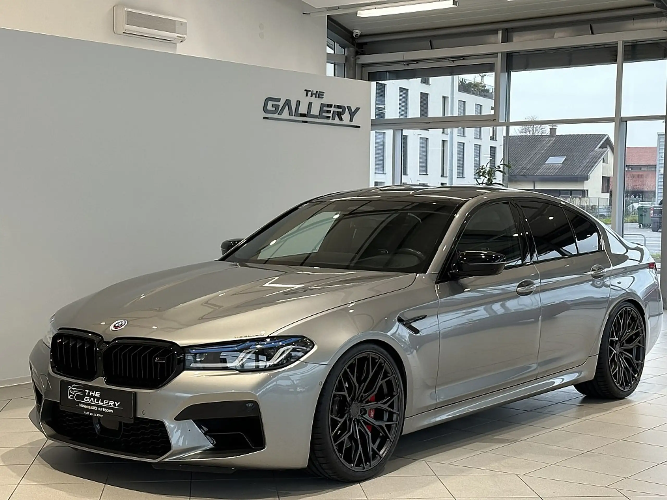 BMW - M5