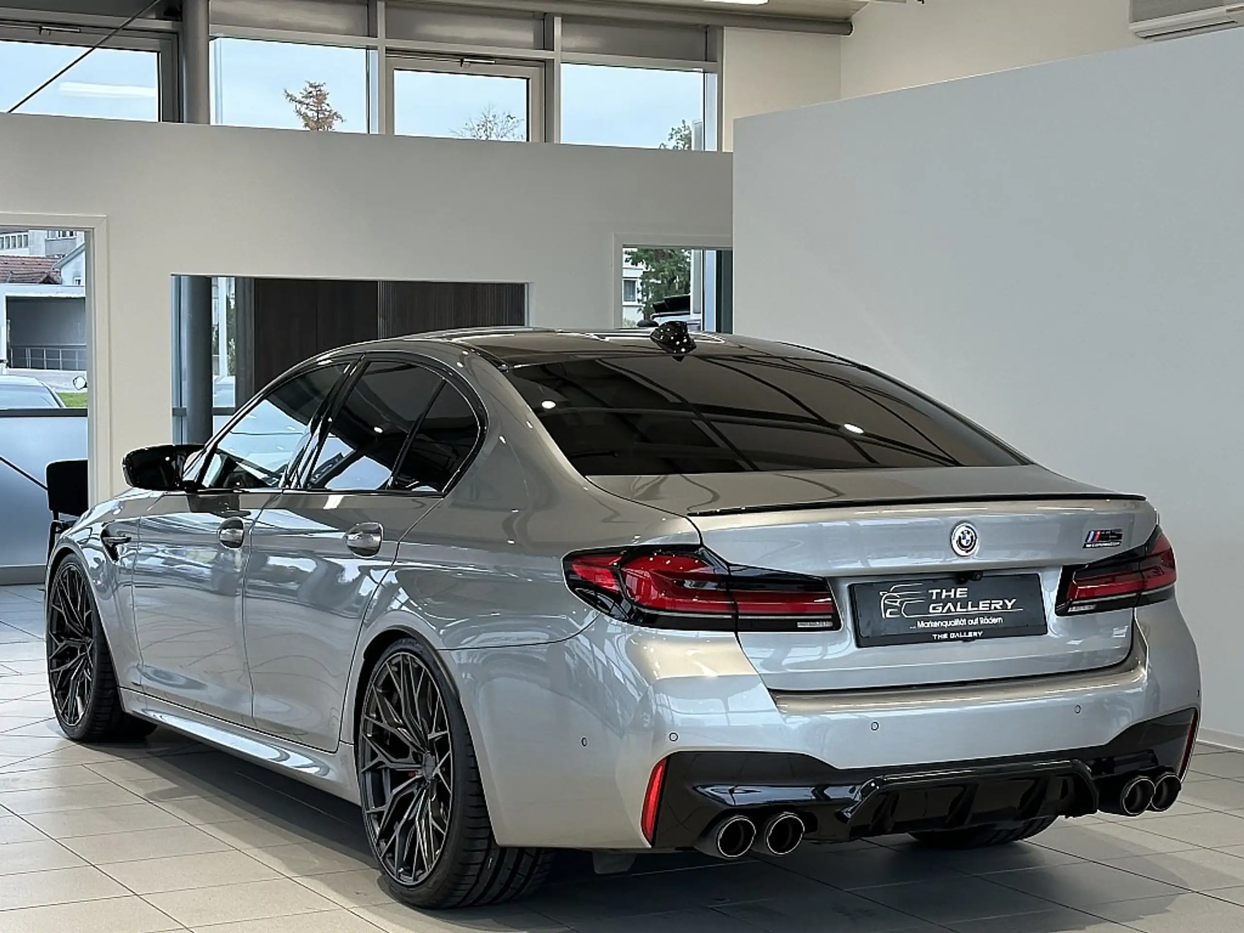 BMW - M5