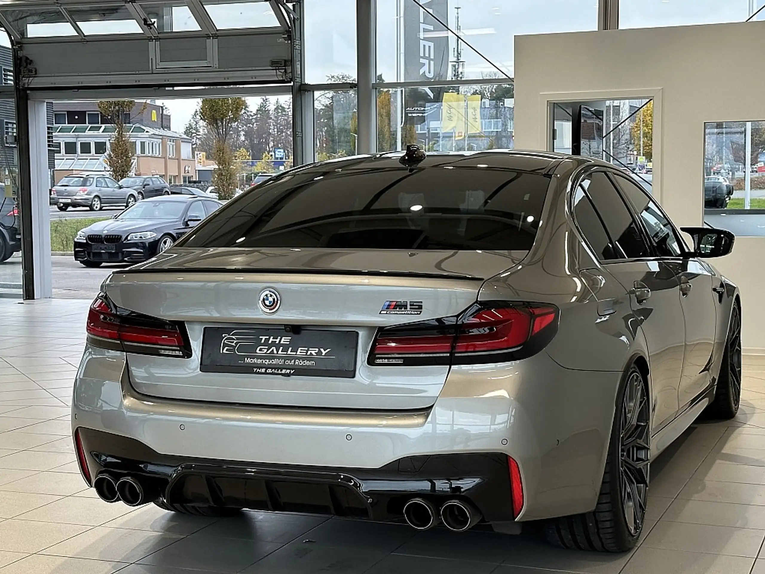 BMW - M5