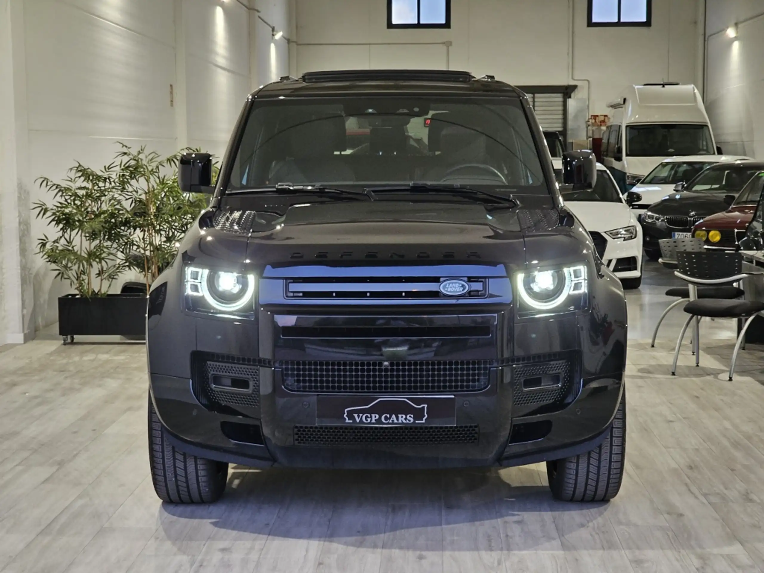 Land Rover Defender 2023