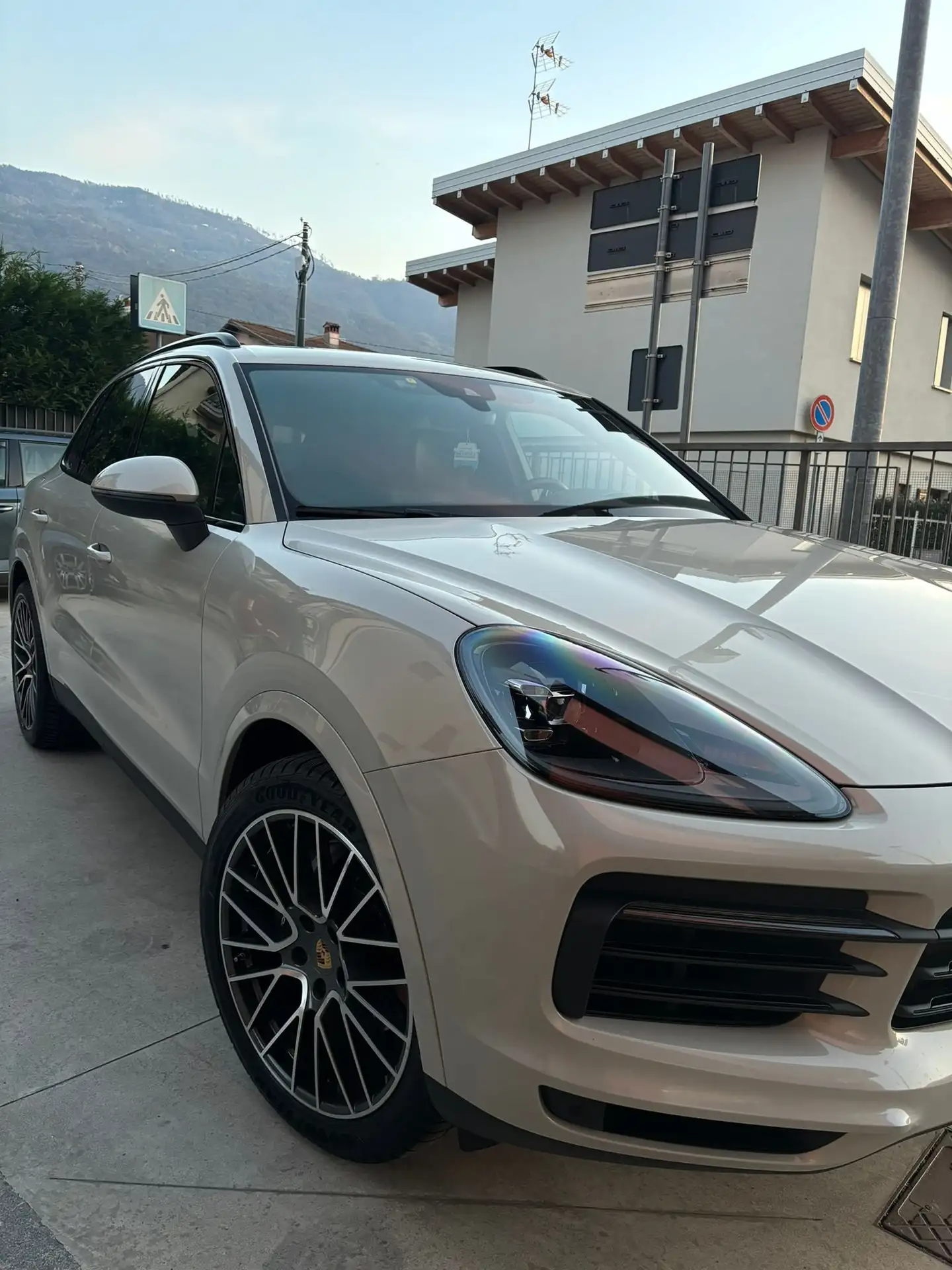 Porsche - Cayenne