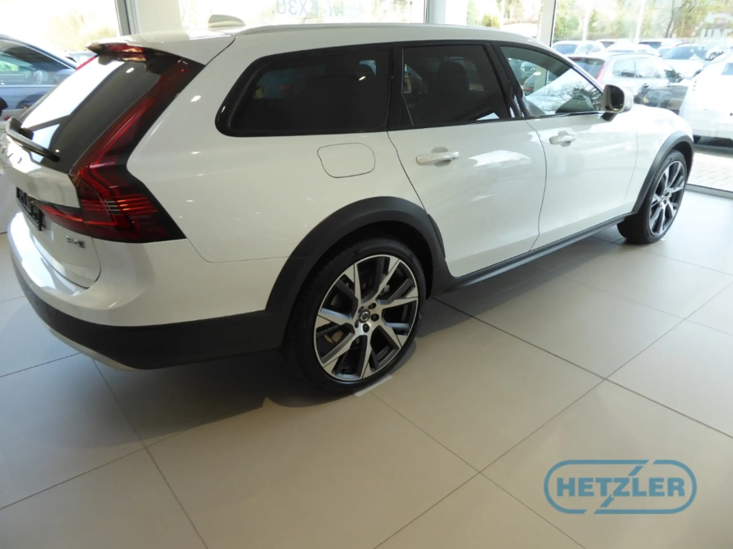 Volvo - V90 Cross Country