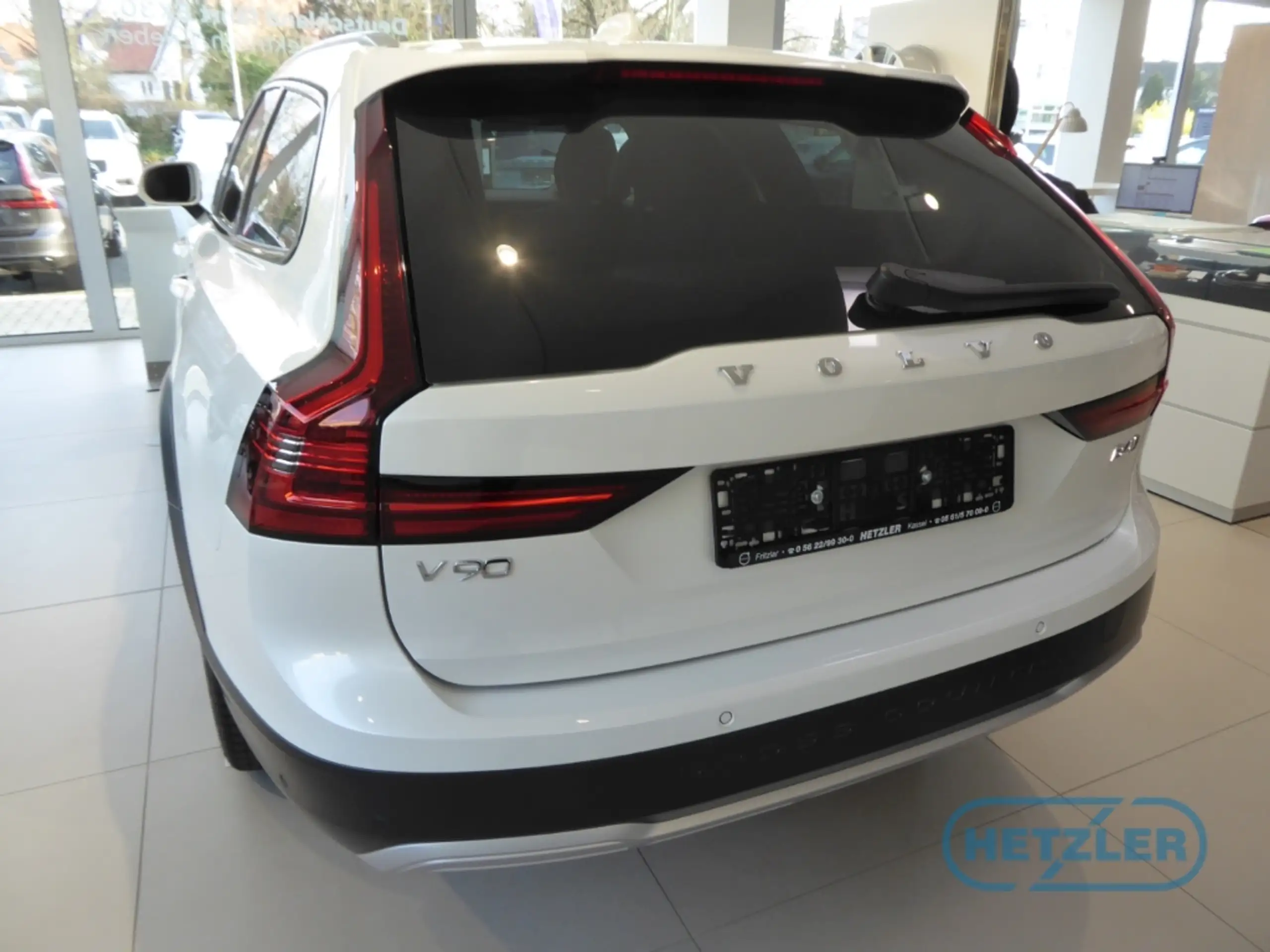 Volvo - V90 Cross Country