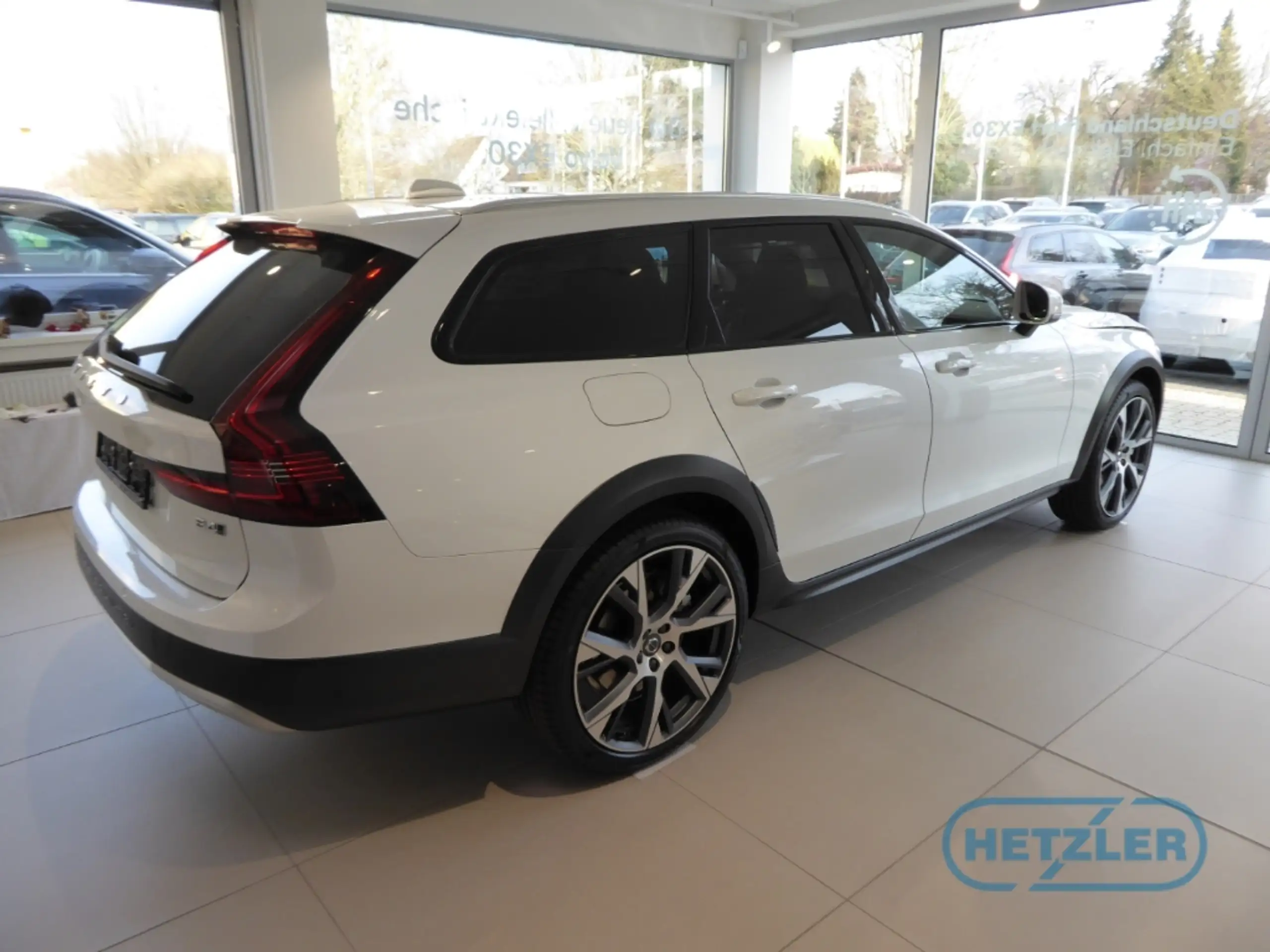 Volvo - V90 Cross Country