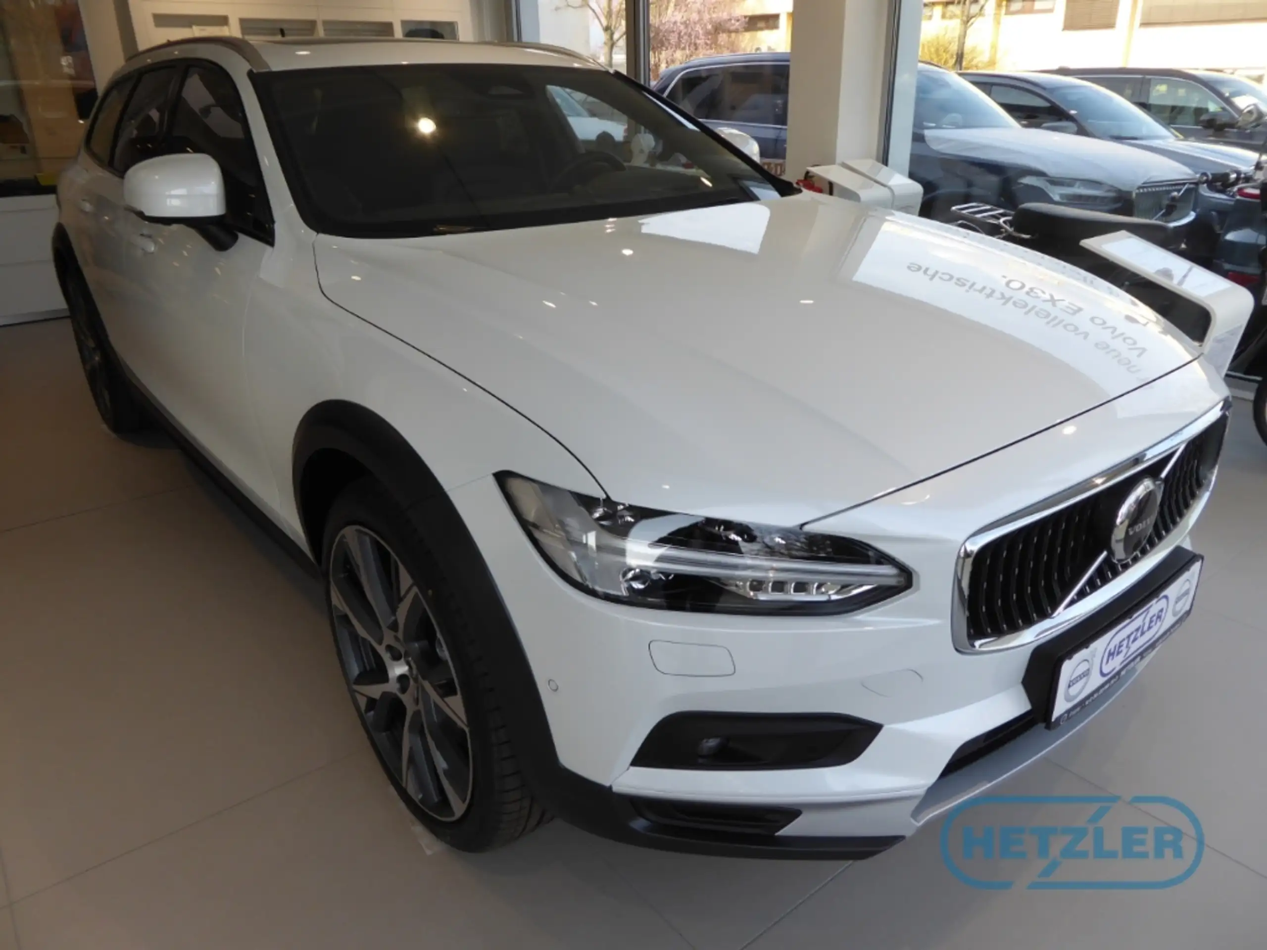 Volvo - V90 Cross Country