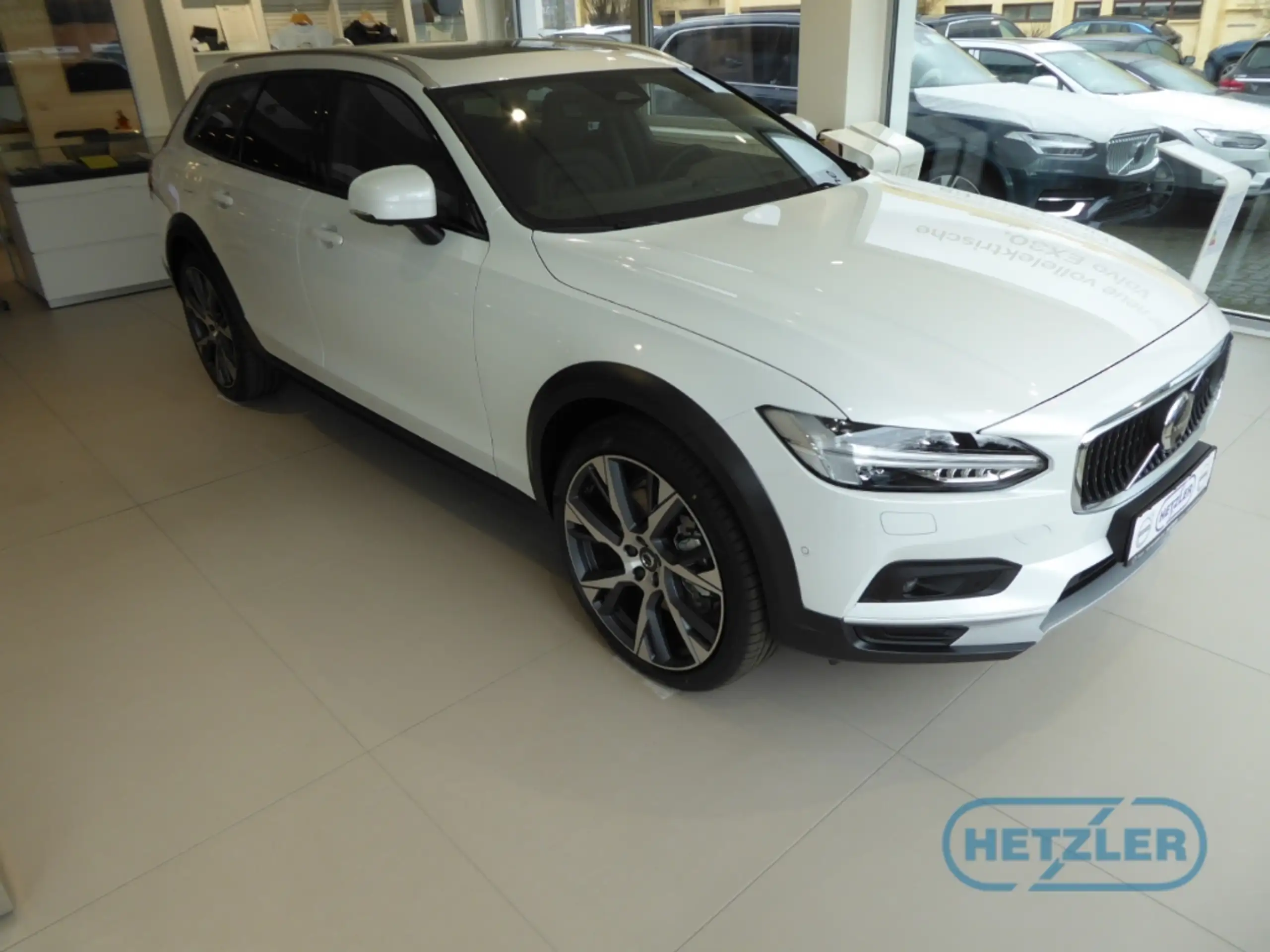 Volvo - V90 Cross Country