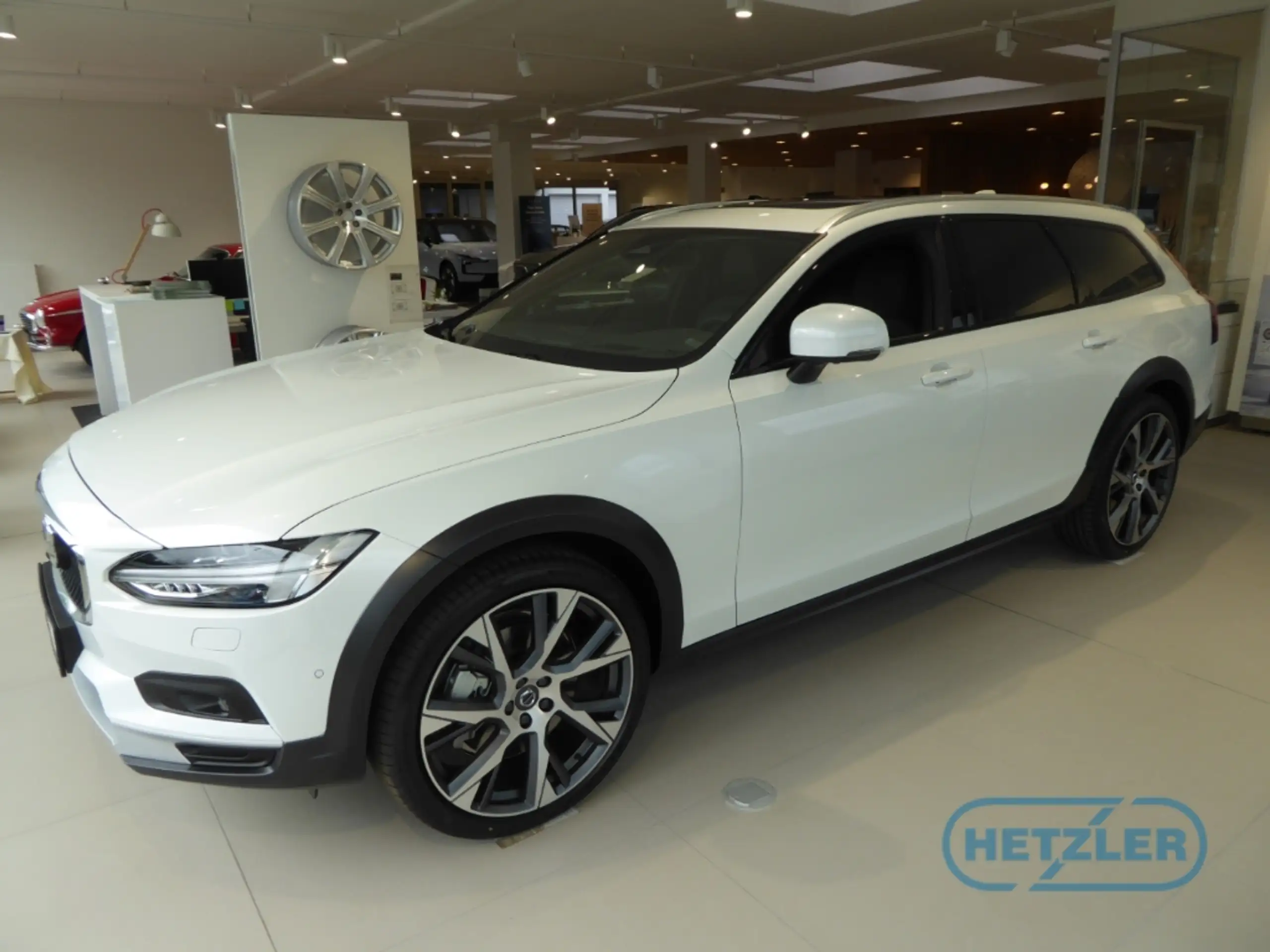 Volvo - V90 Cross Country