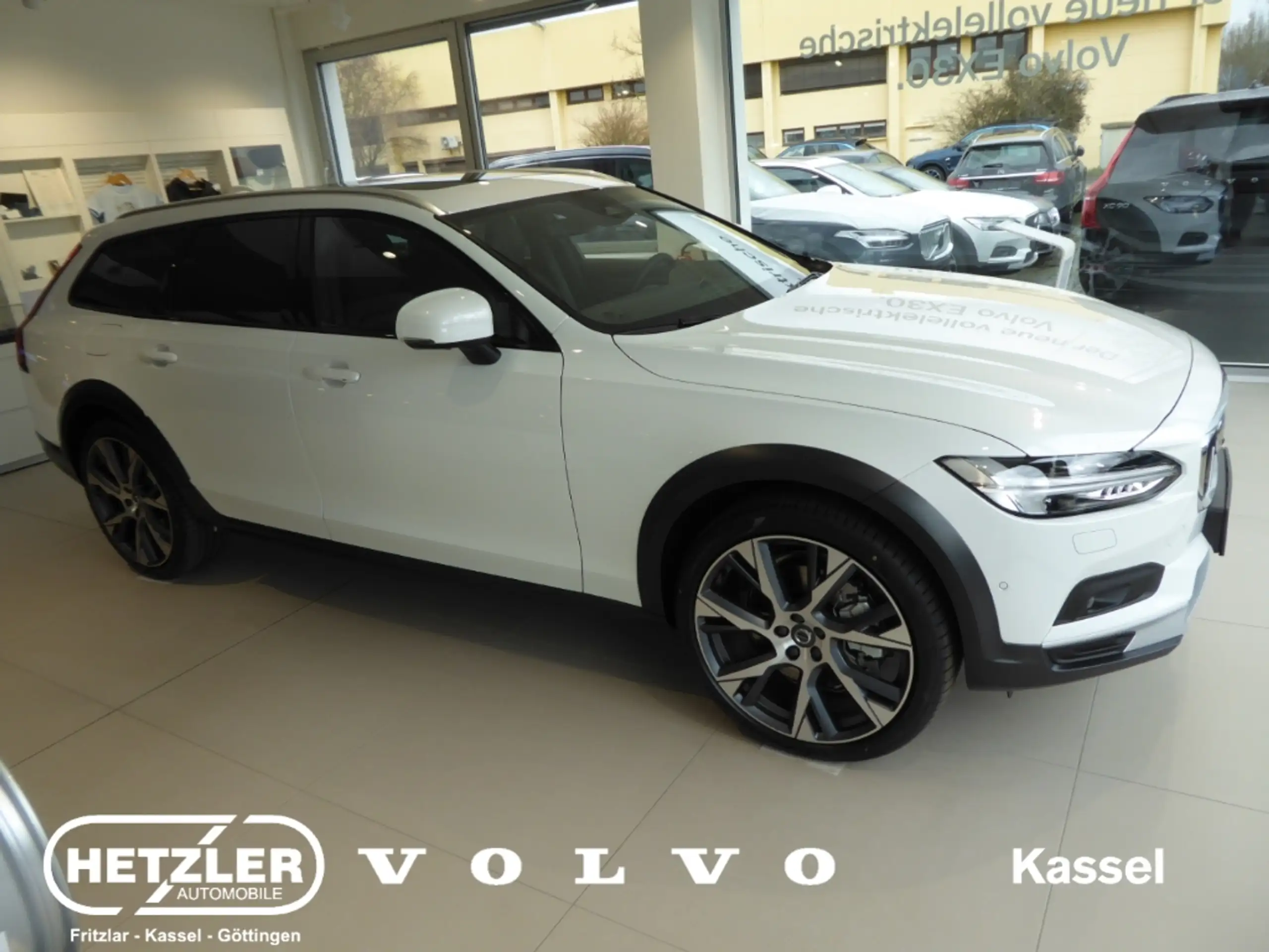 Volvo - V90 Cross Country