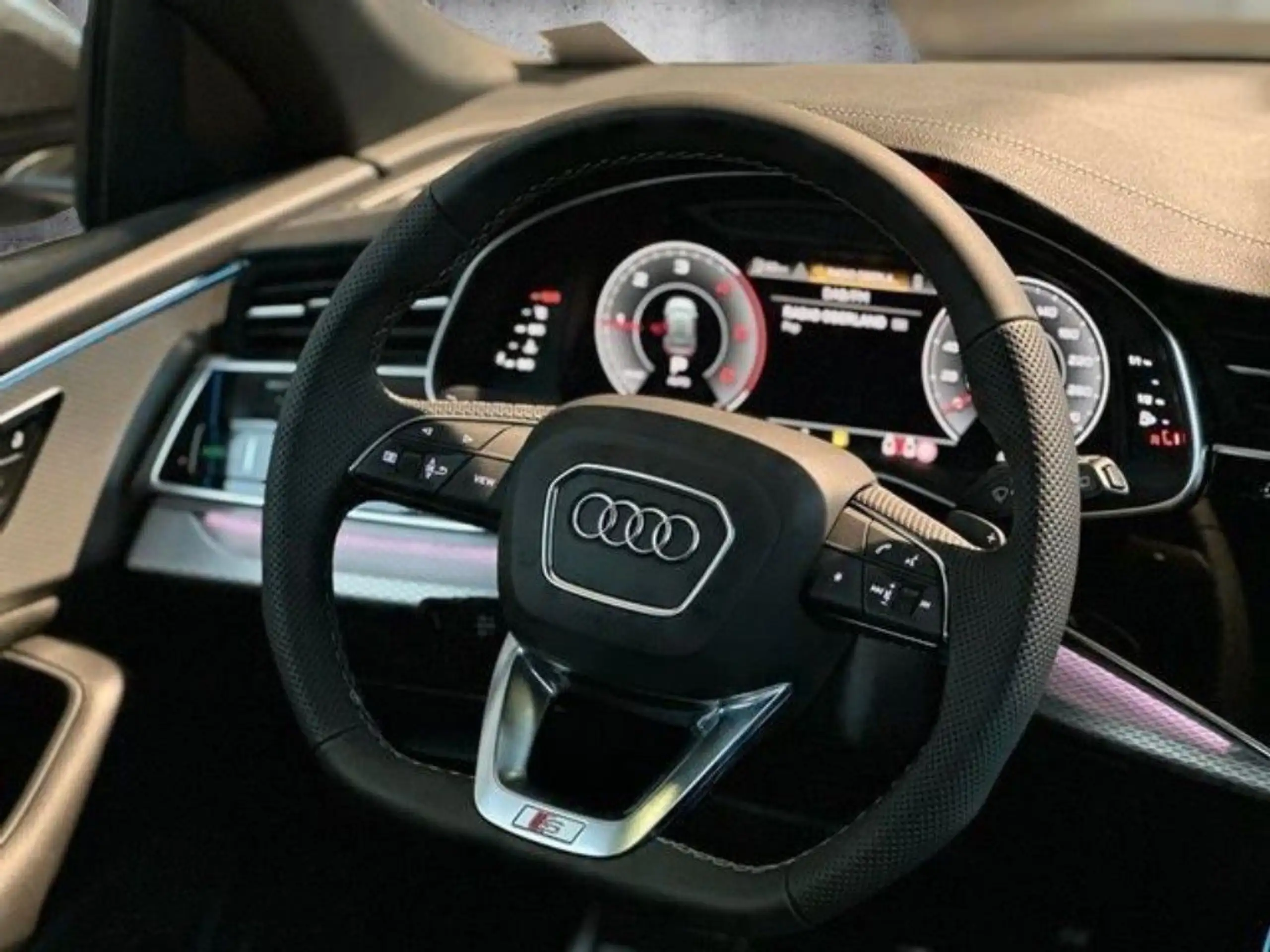 Audi - Q8