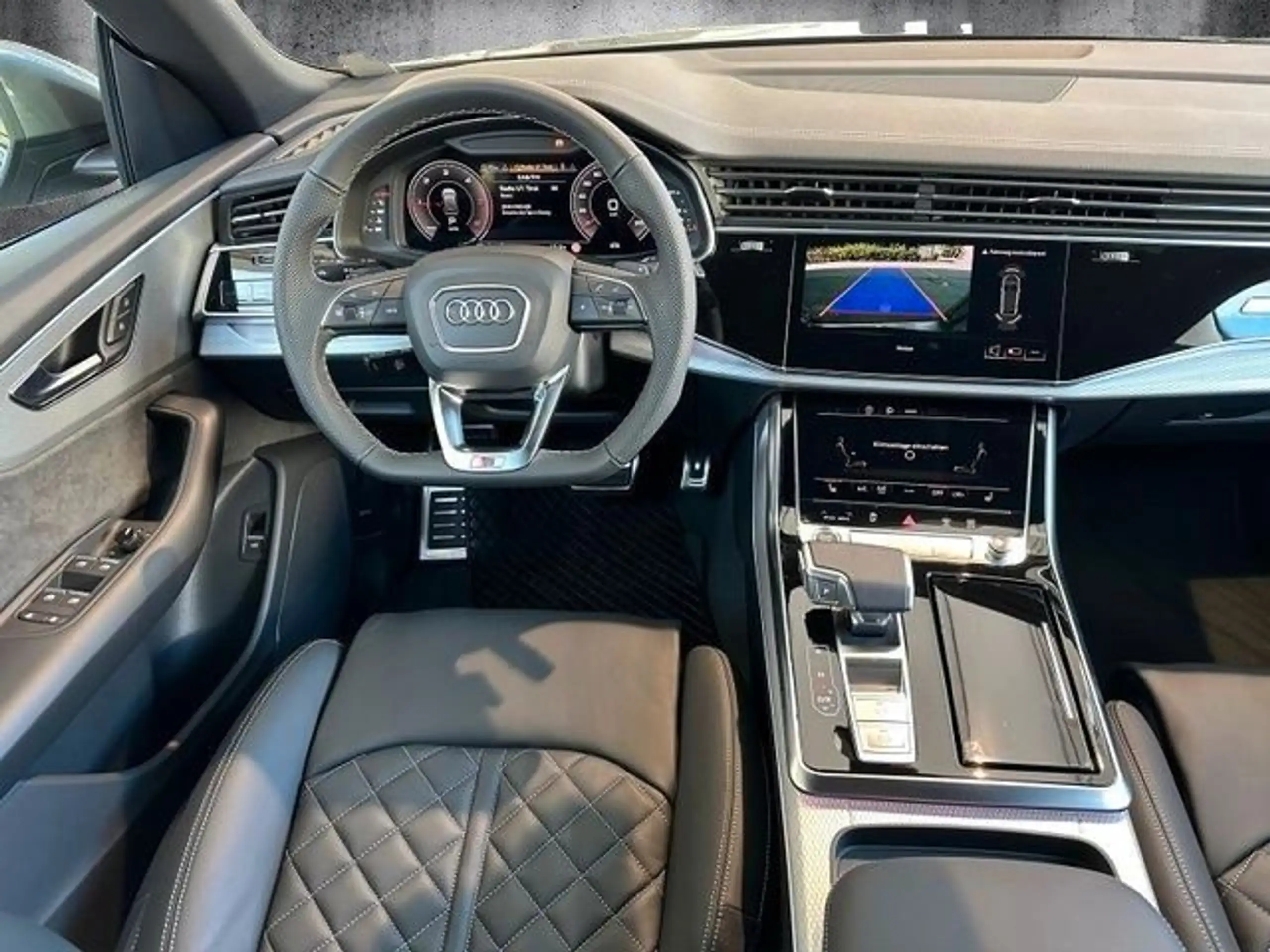 Audi - Q8