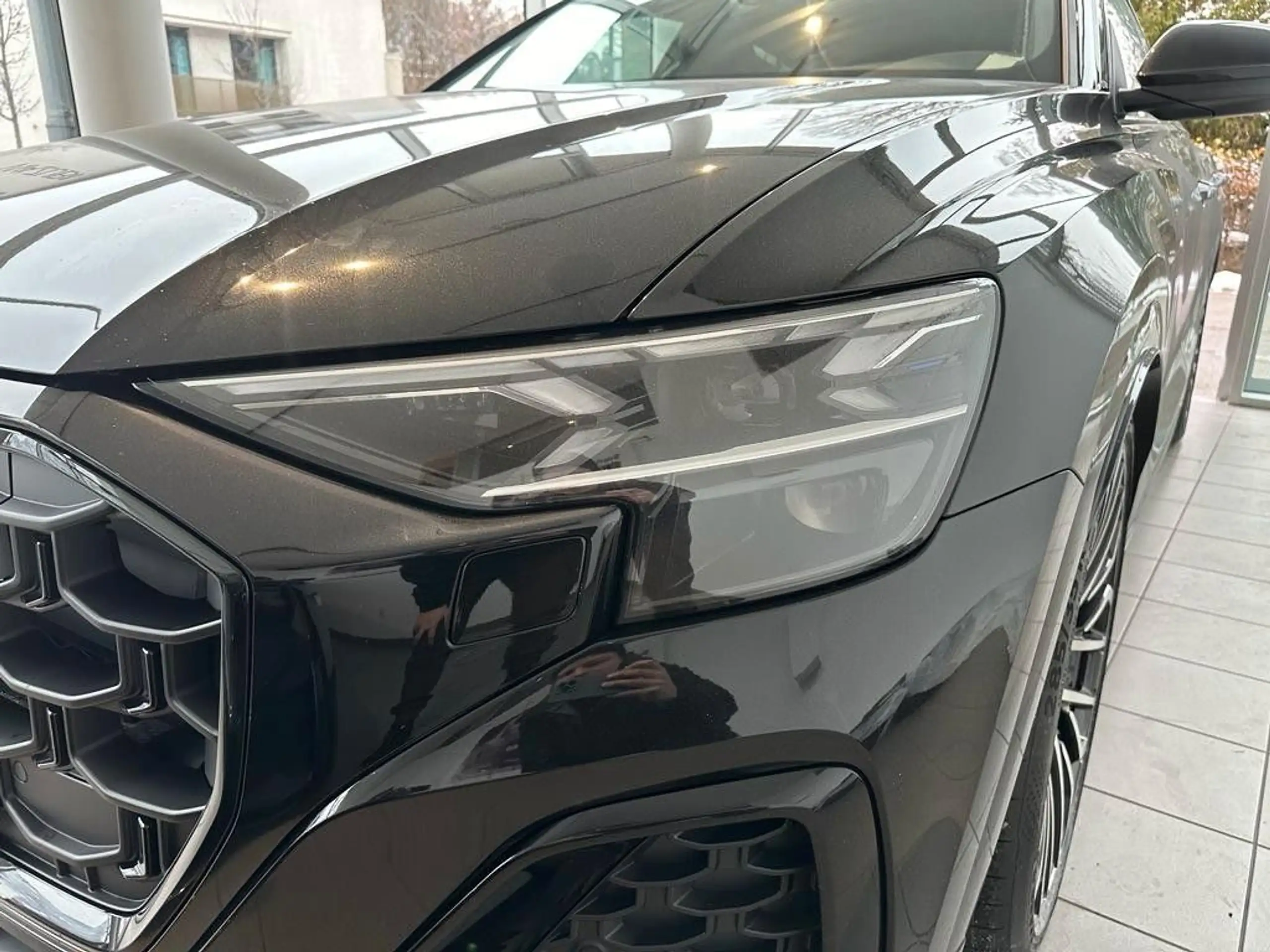 Audi - Q8