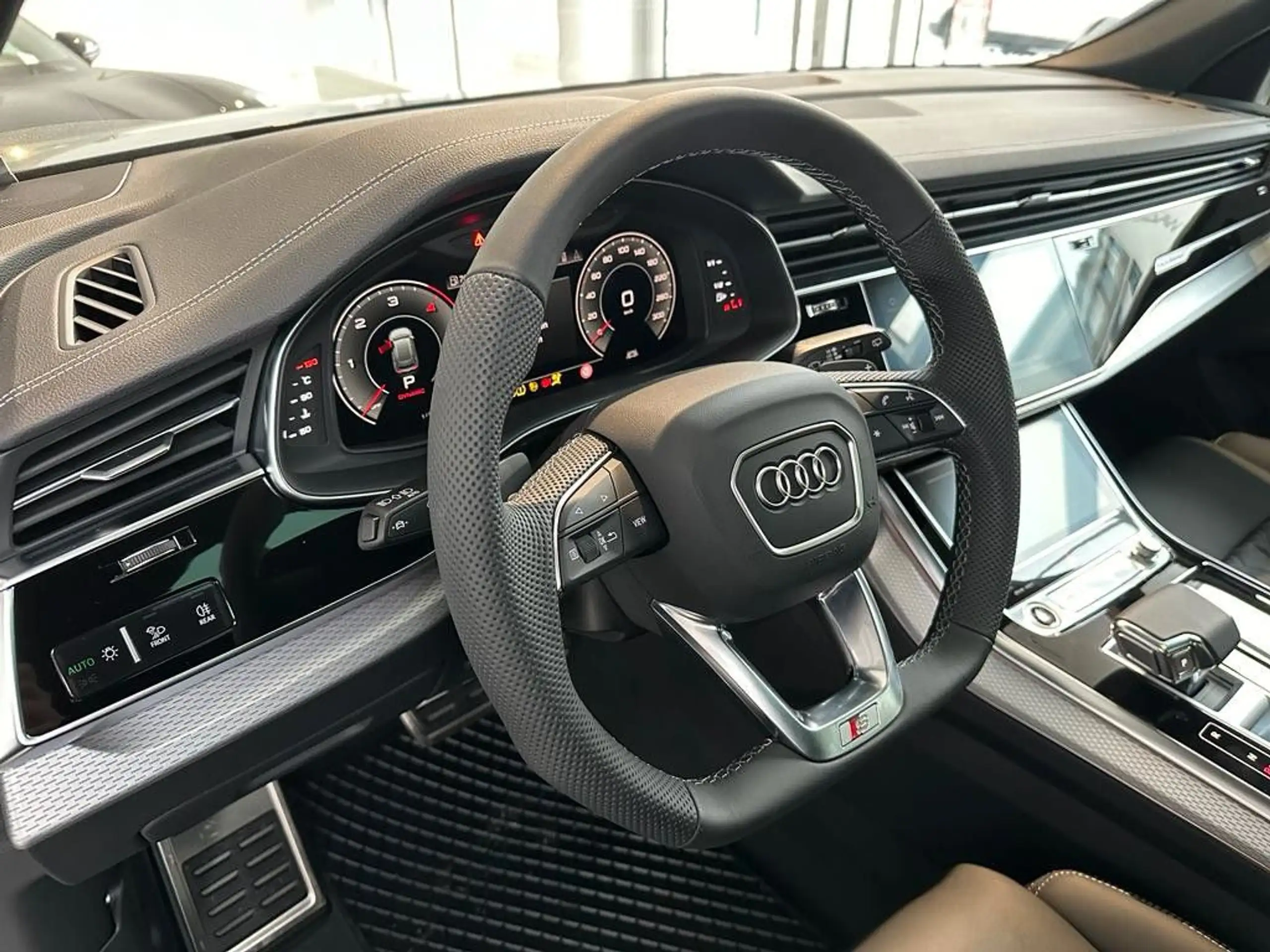 Audi - Q8