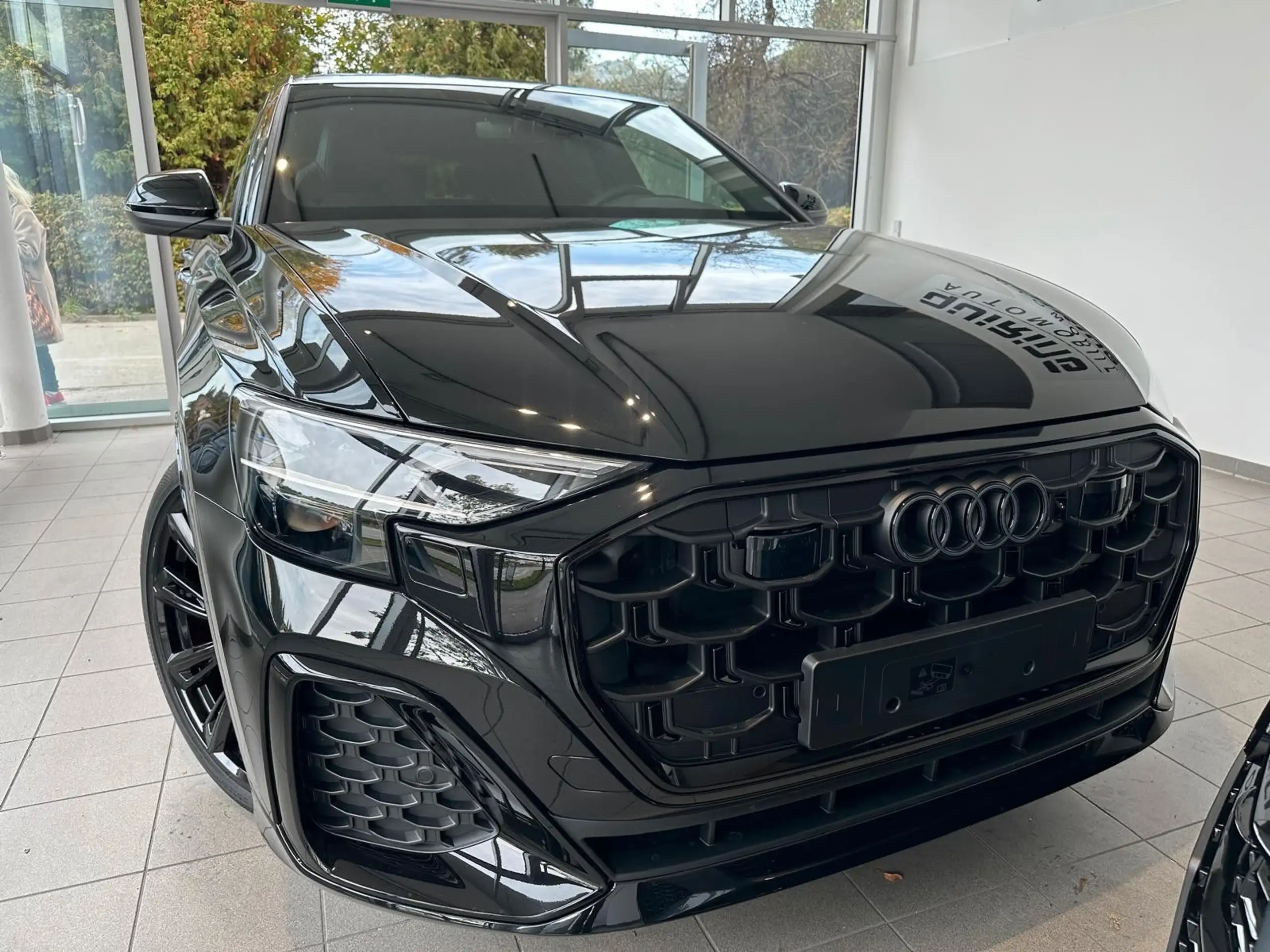 Audi - Q8