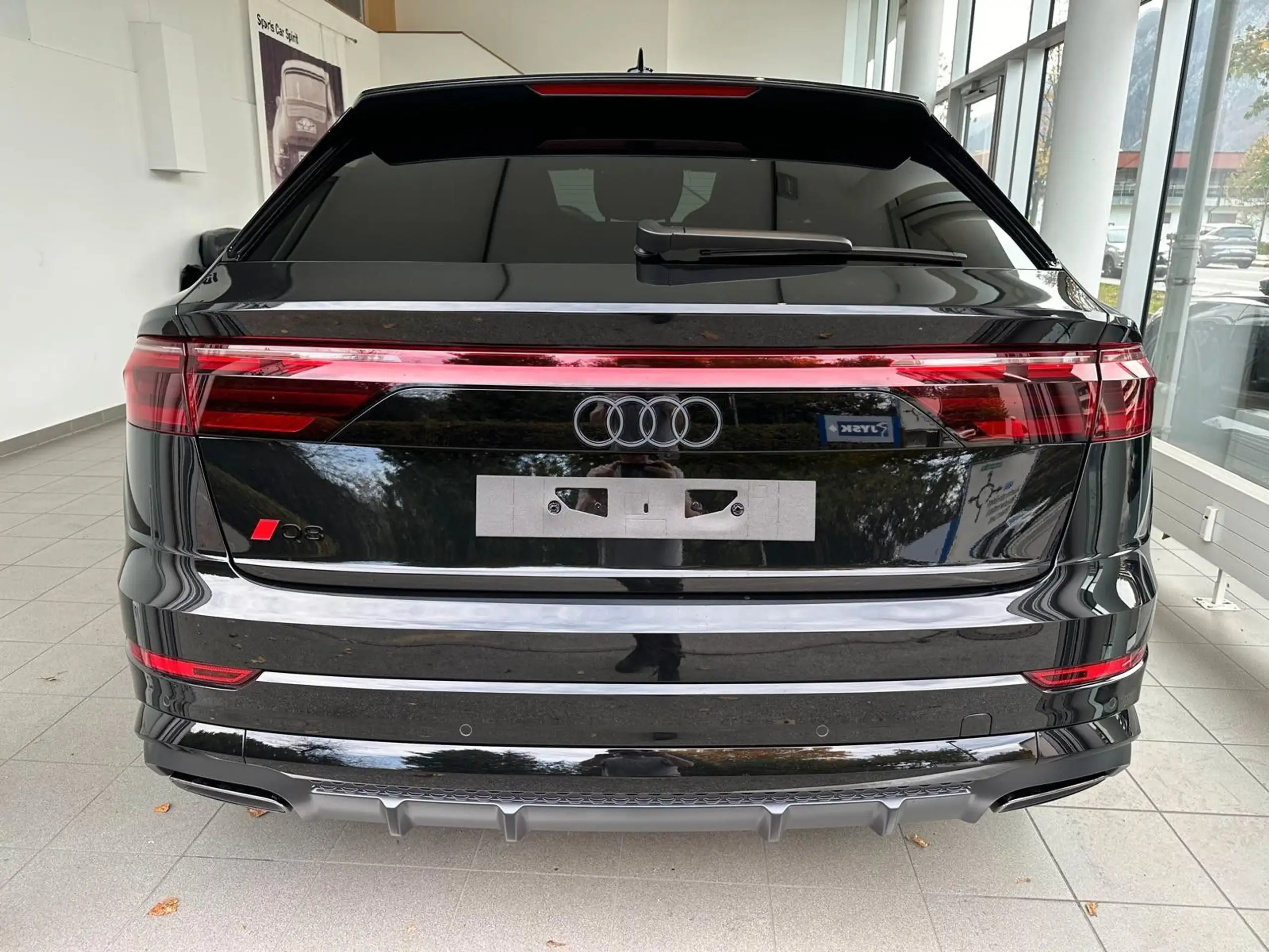 Audi - Q8