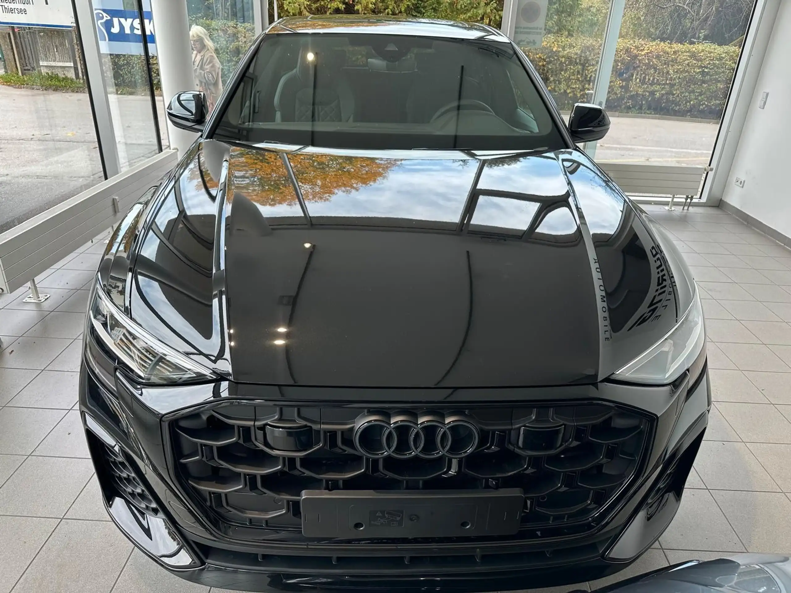 Audi - Q8