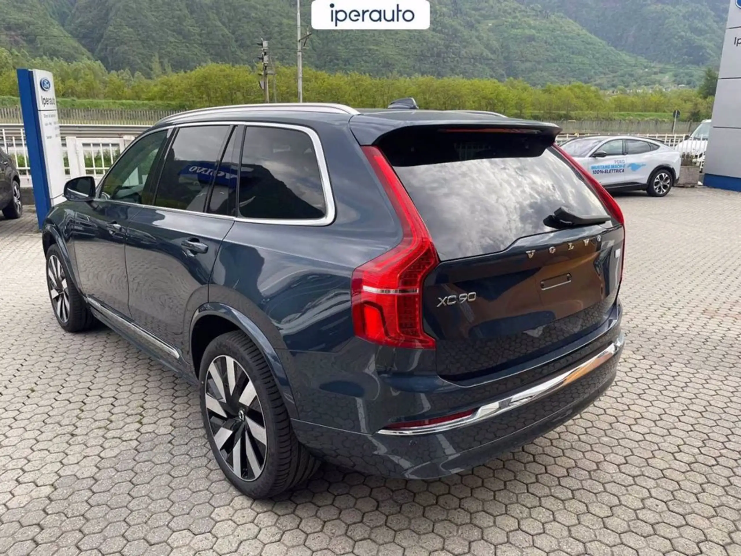 Volvo - XC90