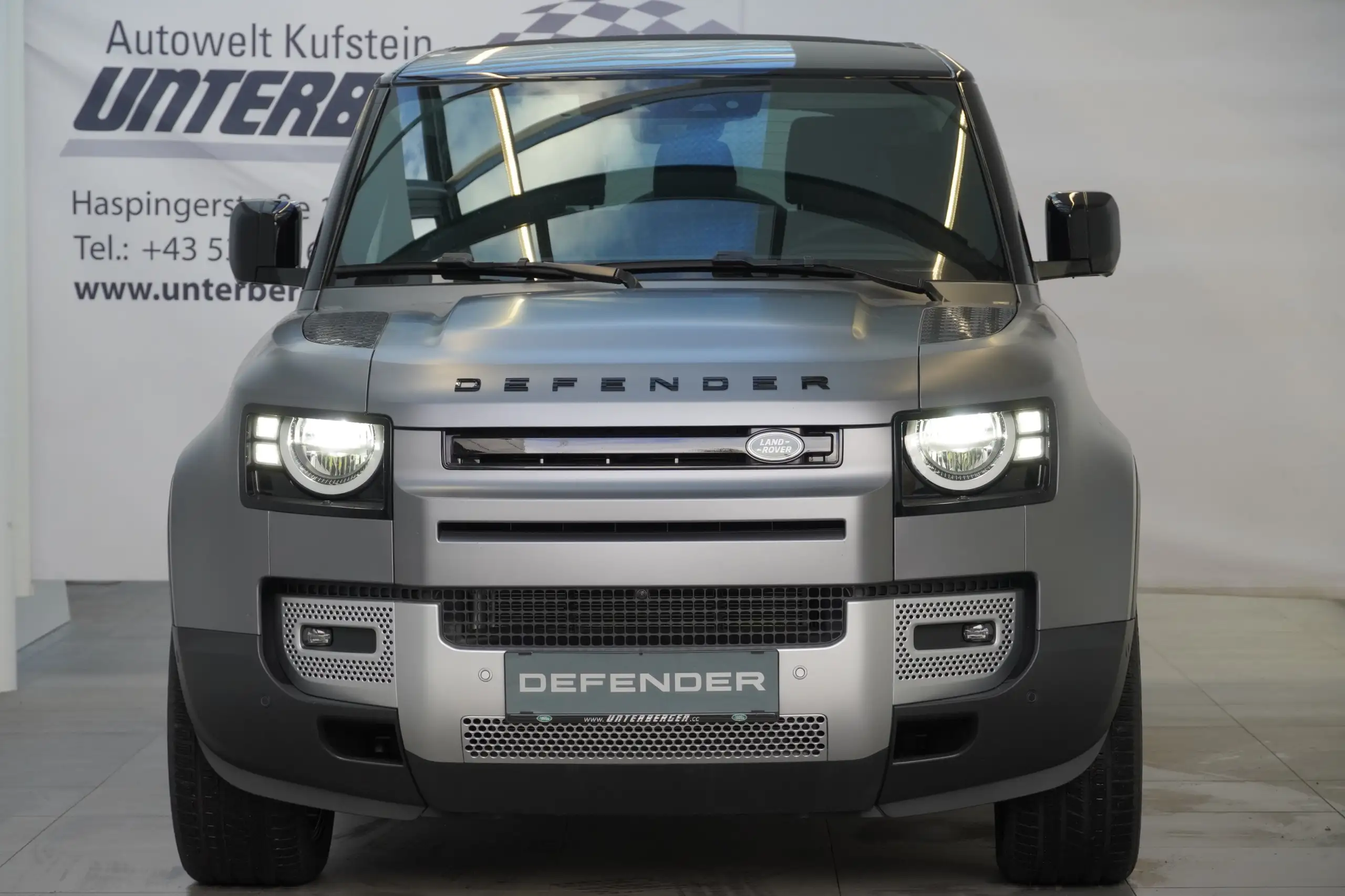 Land Rover - Defender