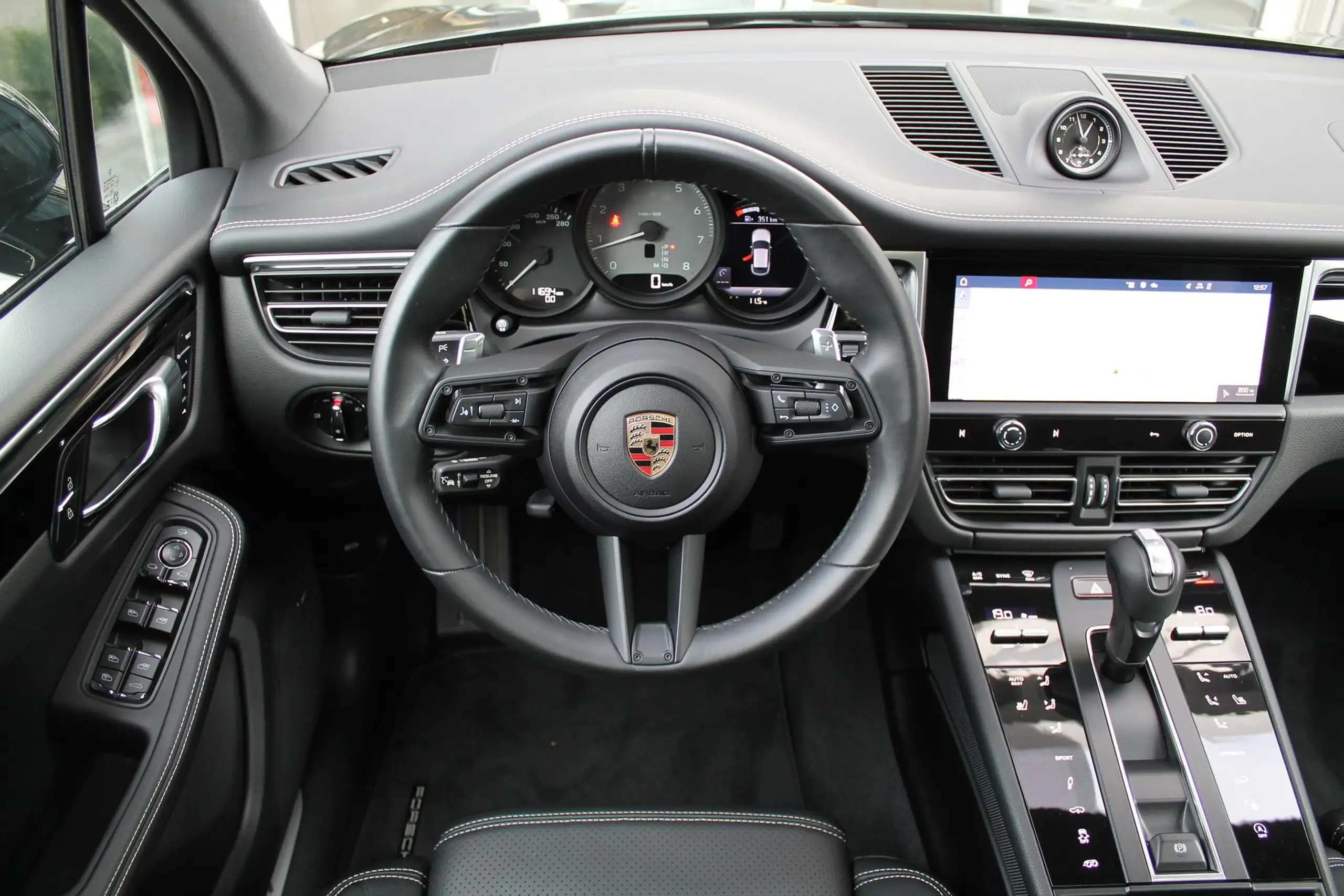 Porsche - Macan