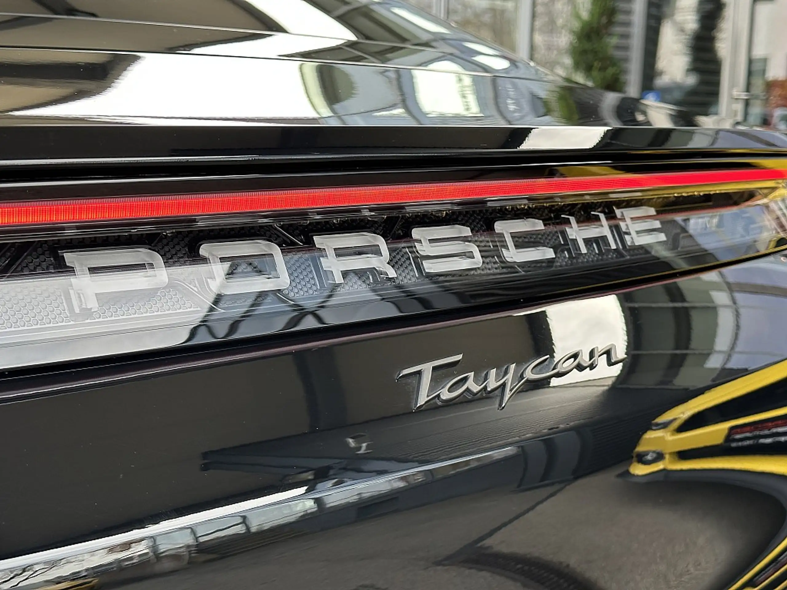 Porsche - Taycan