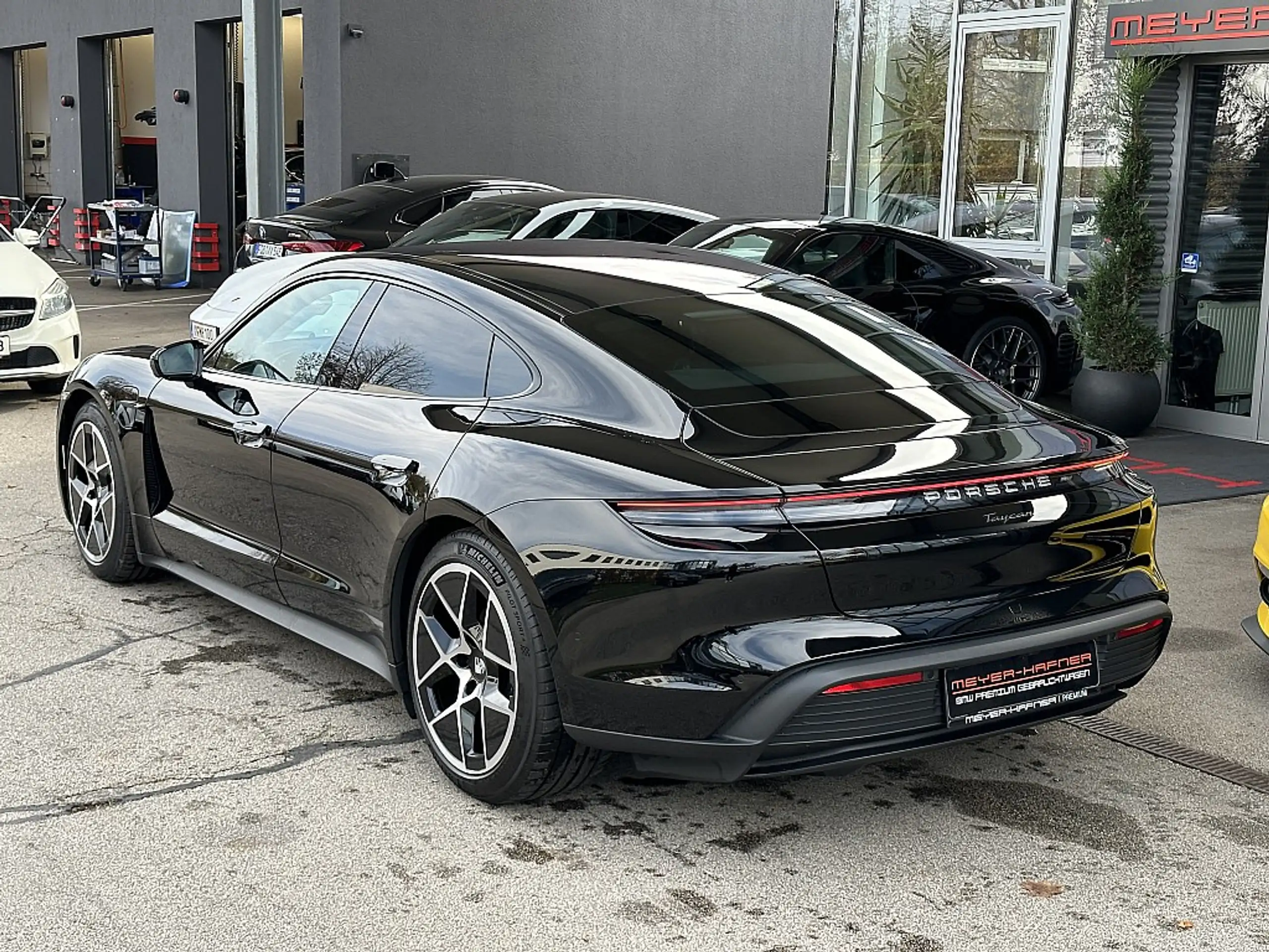 Porsche - Taycan