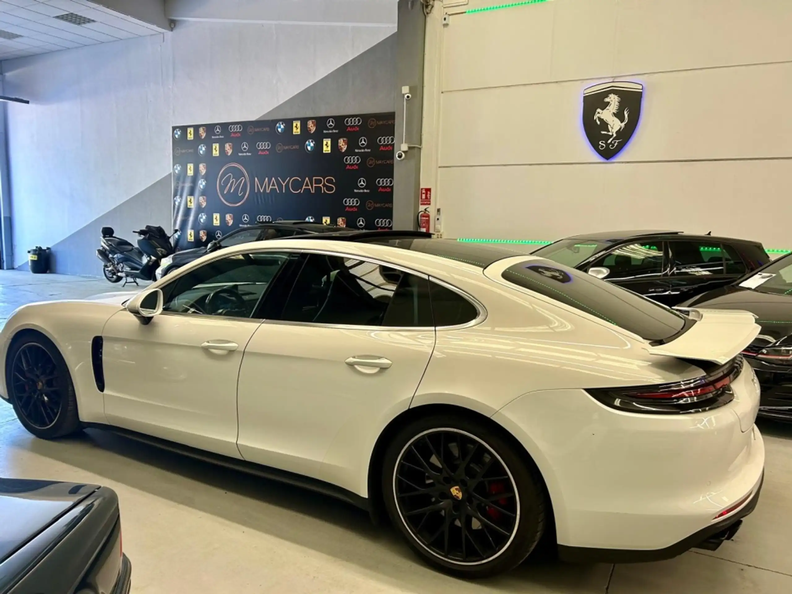 Porsche - Panamera