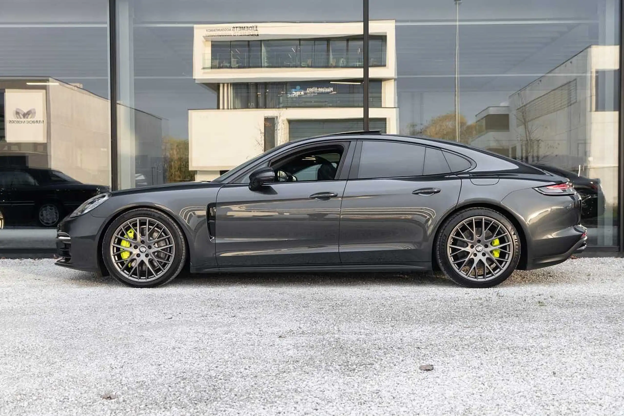 Porsche - Panamera