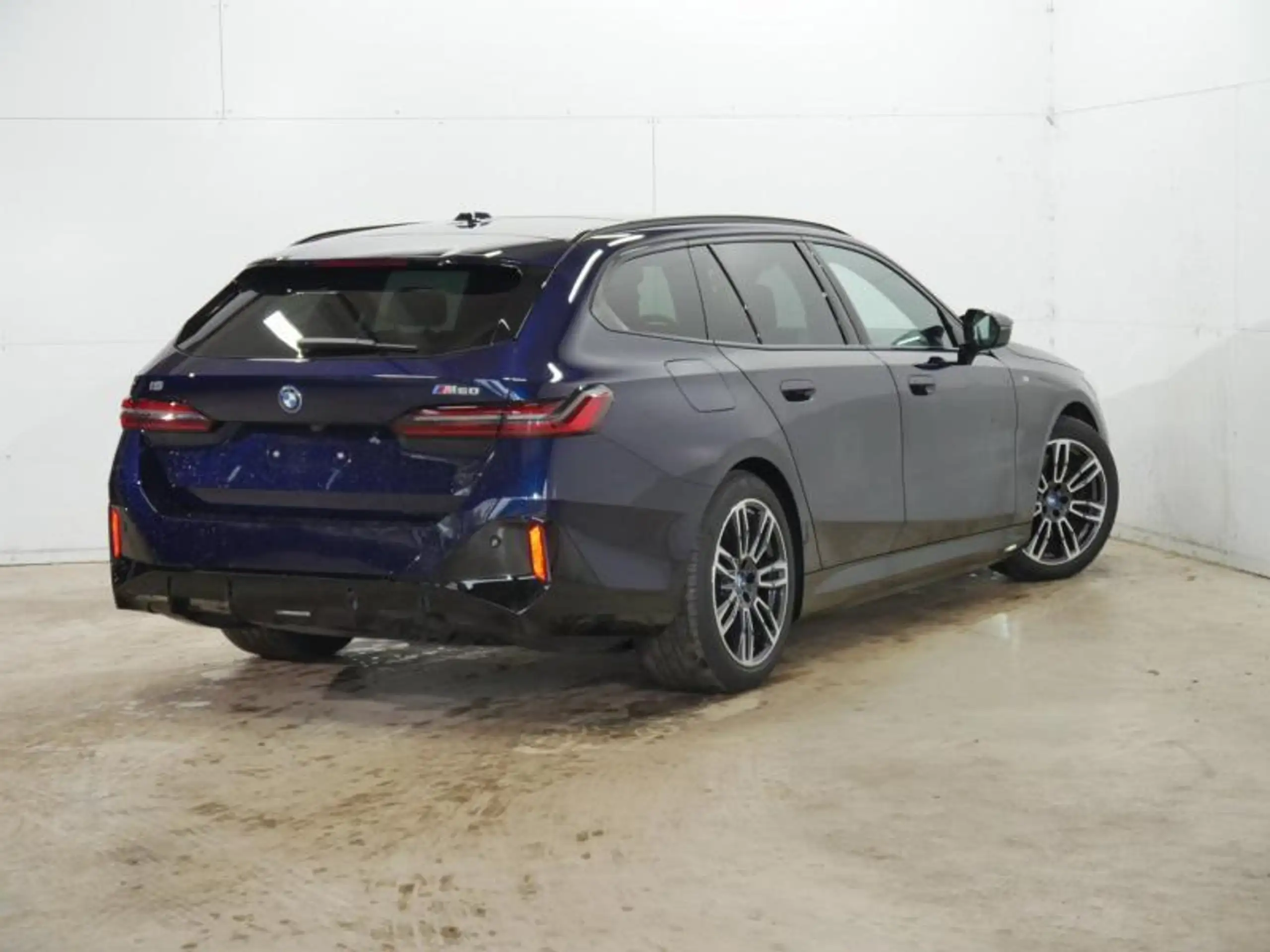 BMW - i5