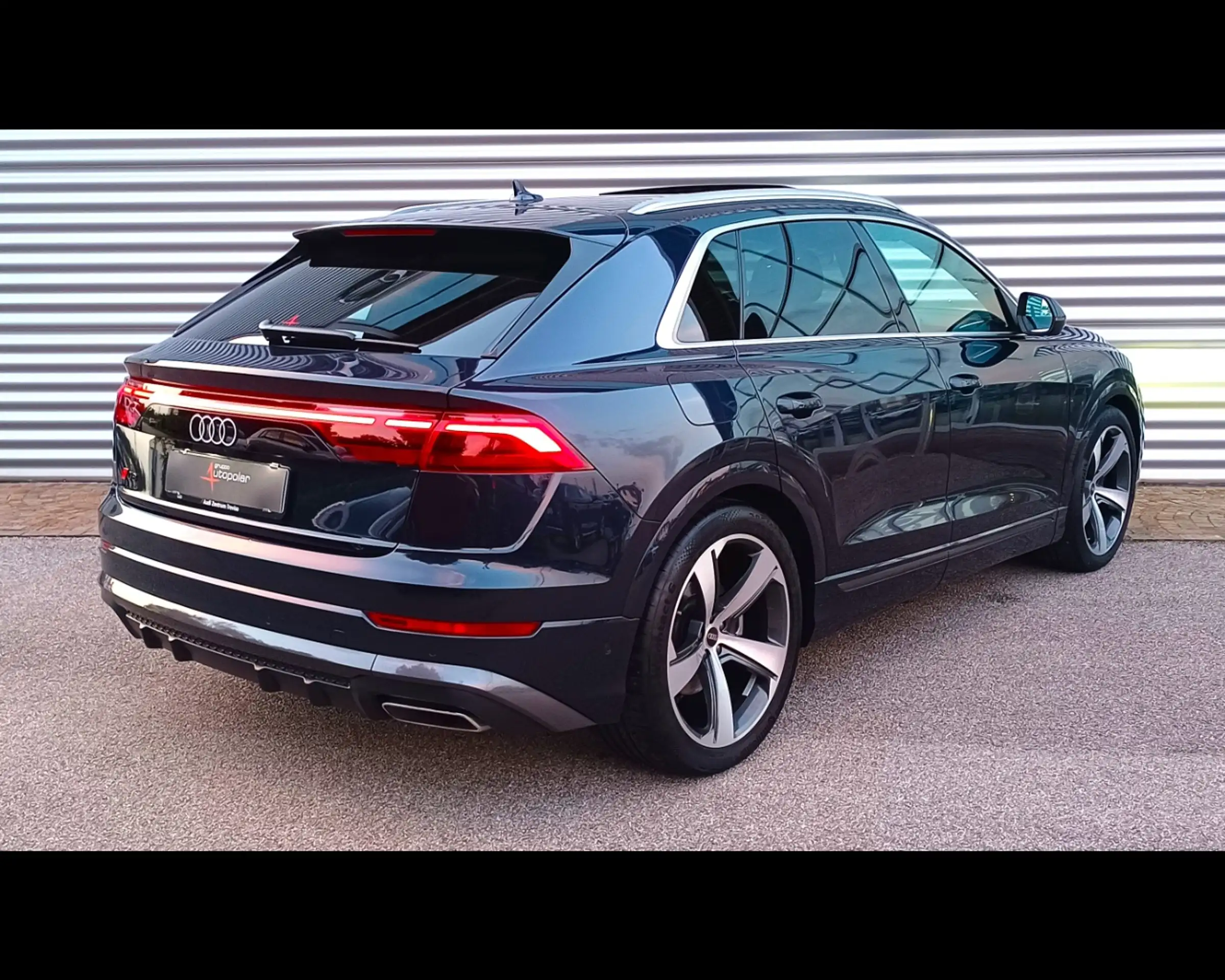 Audi - Q8